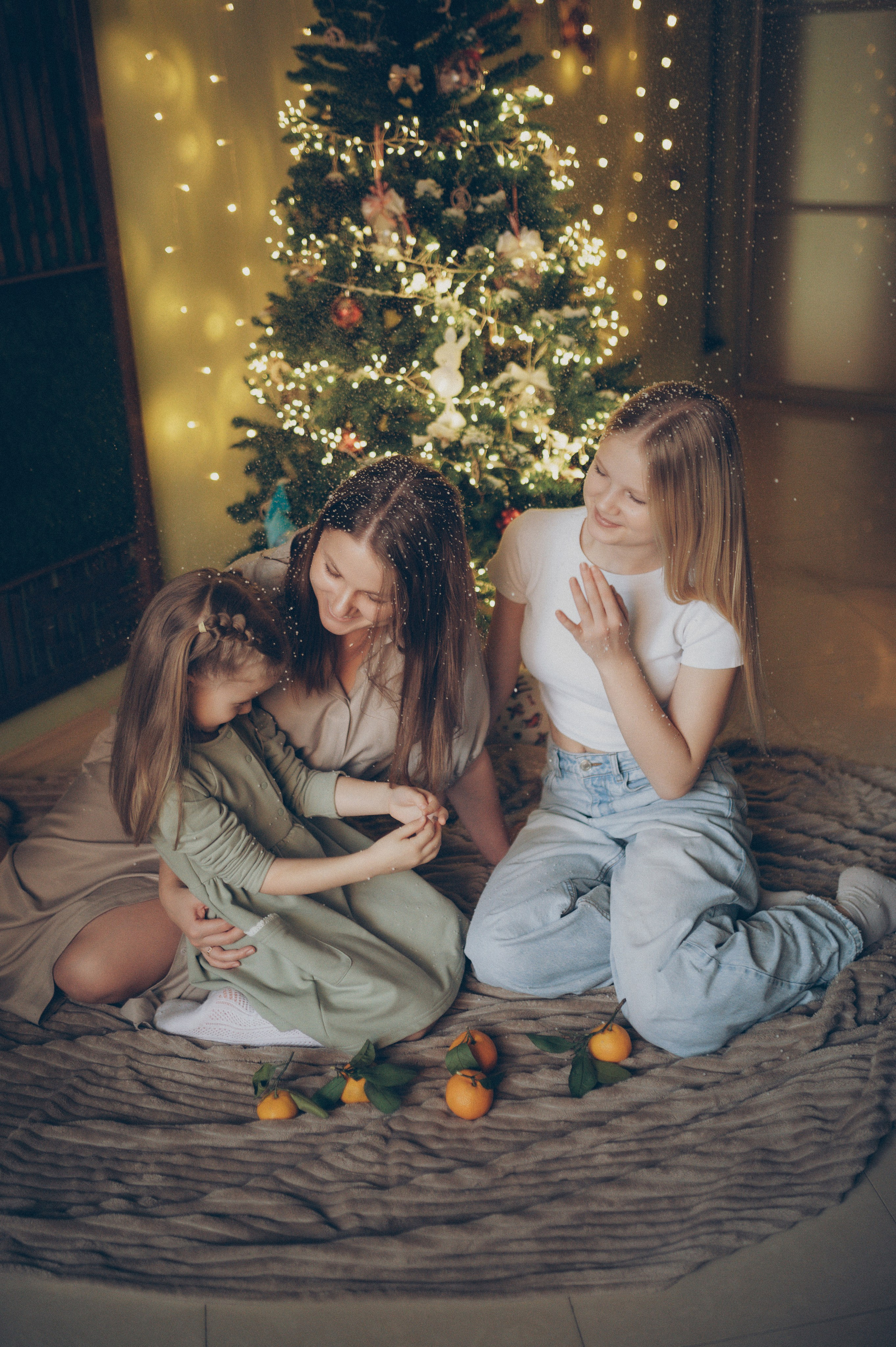 Тася, Соня, Женя и Илья (новогодняя домашняя). Фотограф, г. Лесной Свердловской области