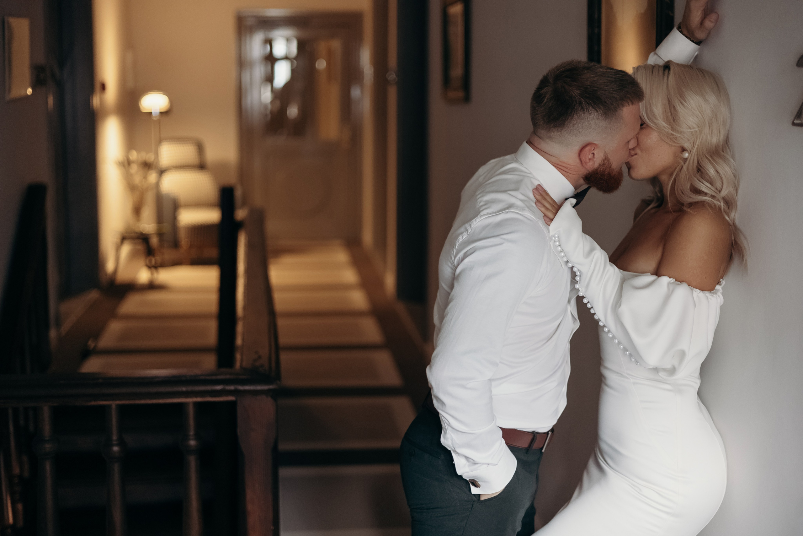 Александр и Елена (сборы, ресторан). Фотограф свадебный семейный в Красноярске Шукшина Наталья