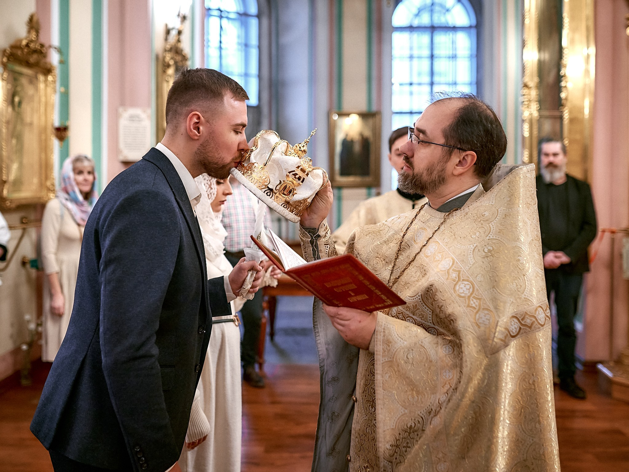 Венчание Артёма и Екатерины | Владимирский собор. Свадебный фотограф в Санкт-Петербурге Славин Денис