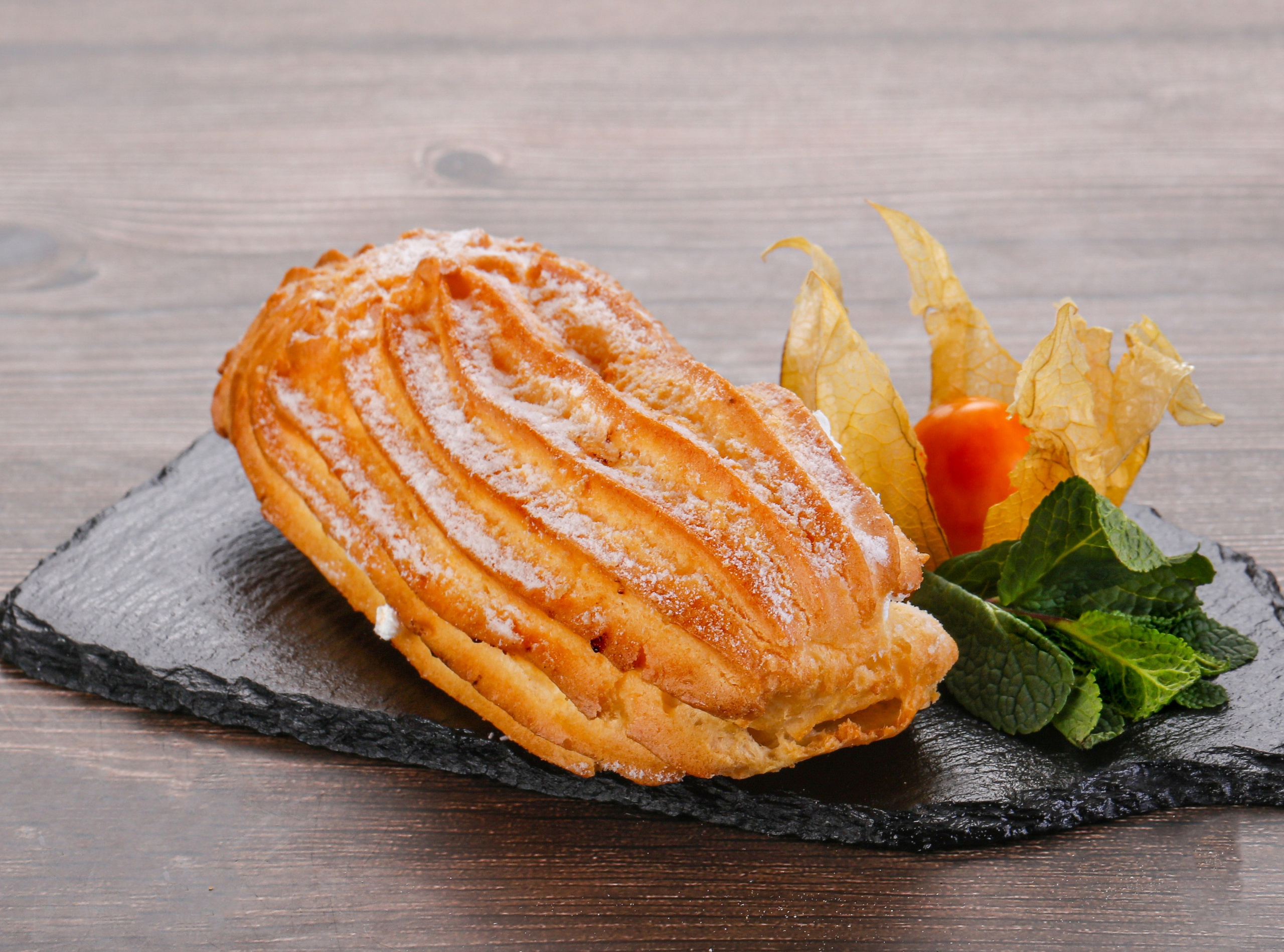 Фотосъемка десертов и выпечки. Заказ по тел.: +7 (906) 006-90-22. Фуд-фотограф Андрей Старостин — съемка еды в Москве. 9000 руб. в час