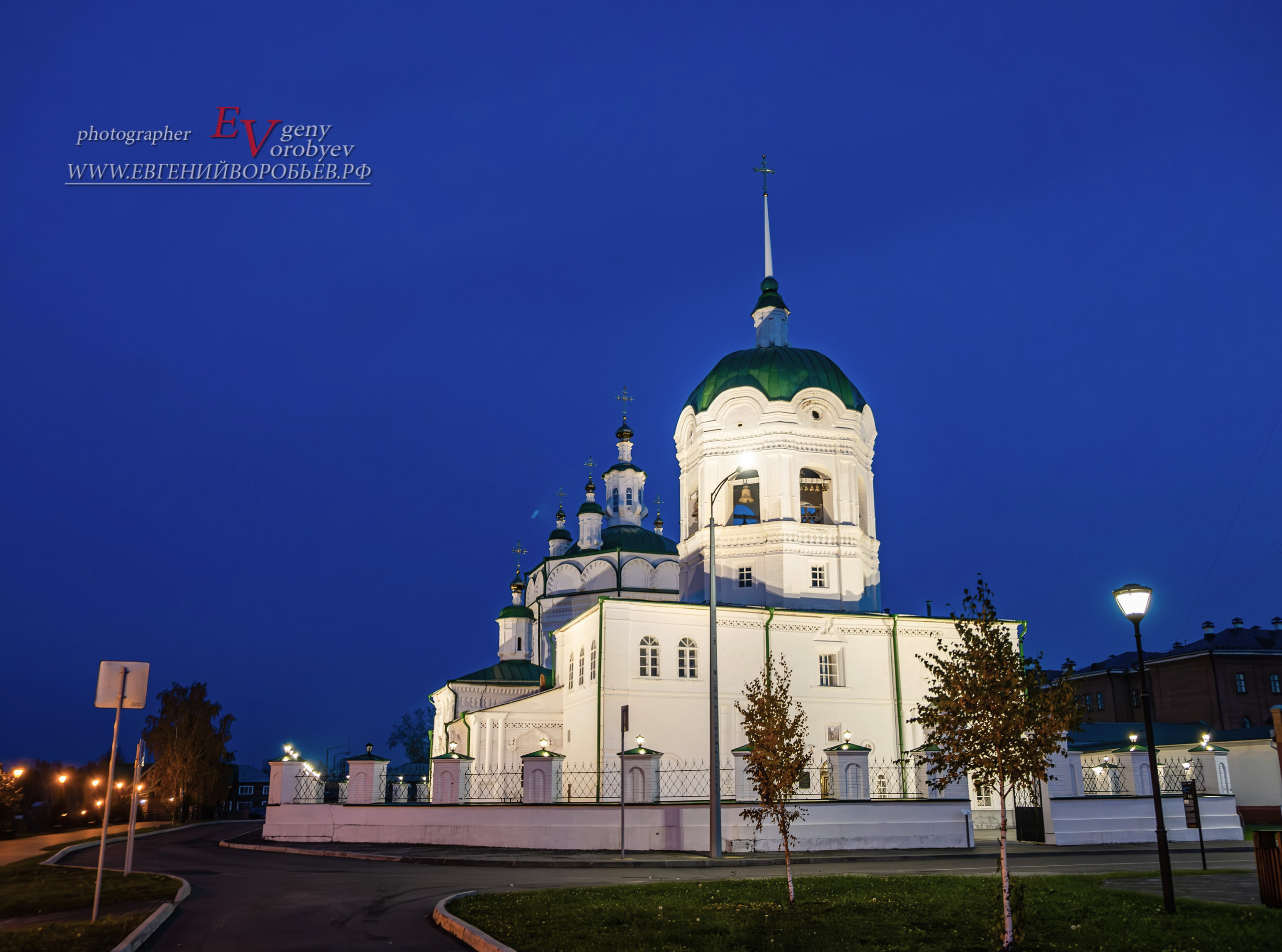 экскурсии Енисейск Красноярск аренда микроавтобуса трансфер индивидуальный тур фото набережная дегустация сибирской кухни интересные места что посмотреть куда сходить что посетить достопримечательности в Енисейске  храм церковь монастырь фототур  цена заказать экскурсию программа маршрут смотровые площадки видовые красивые места путешествие туристический маршрут 