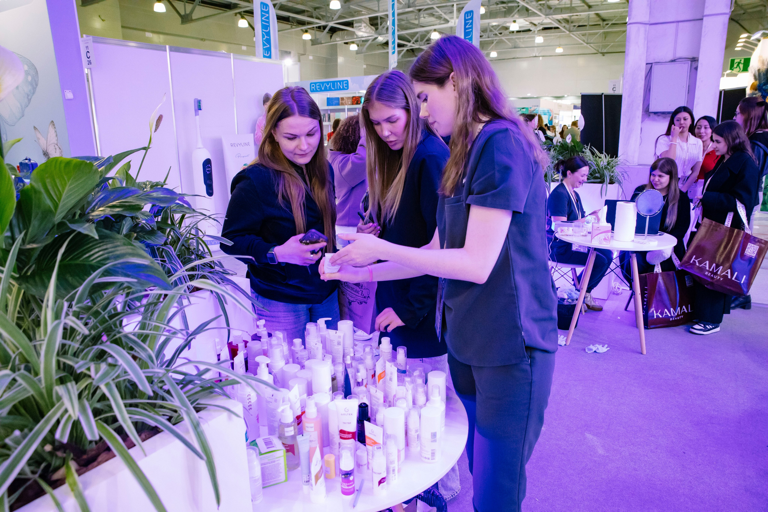 Выставка BEAUNITY by InterCHARM 2026. Профессиональный фотограф в Москве | Заказать фотосессию и съемку