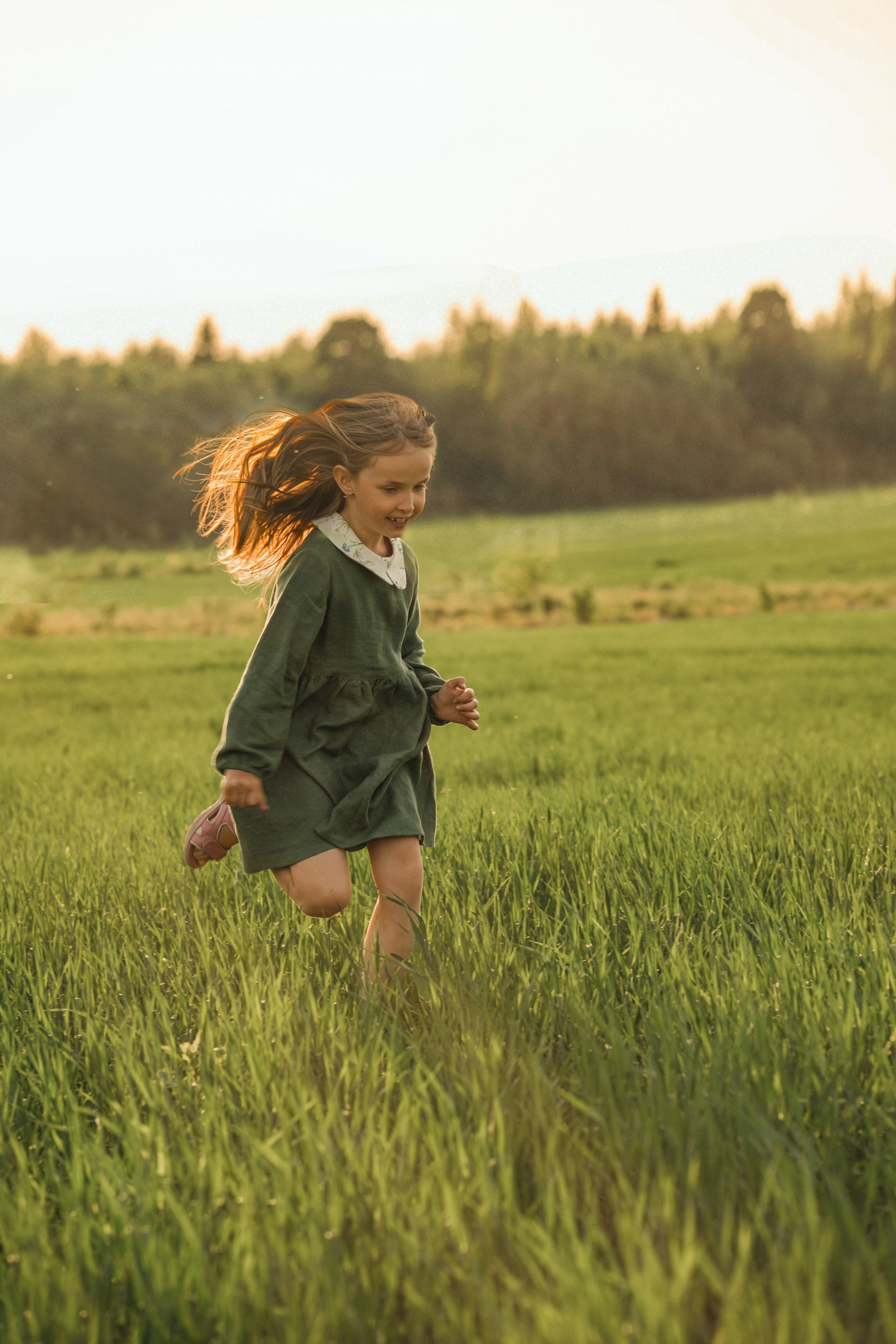Ксюшенька, Кристиночка и Кирюшенька в поле. Семейный и портретный фотограф в Санкт-Петербурге Татьяна Гримоть