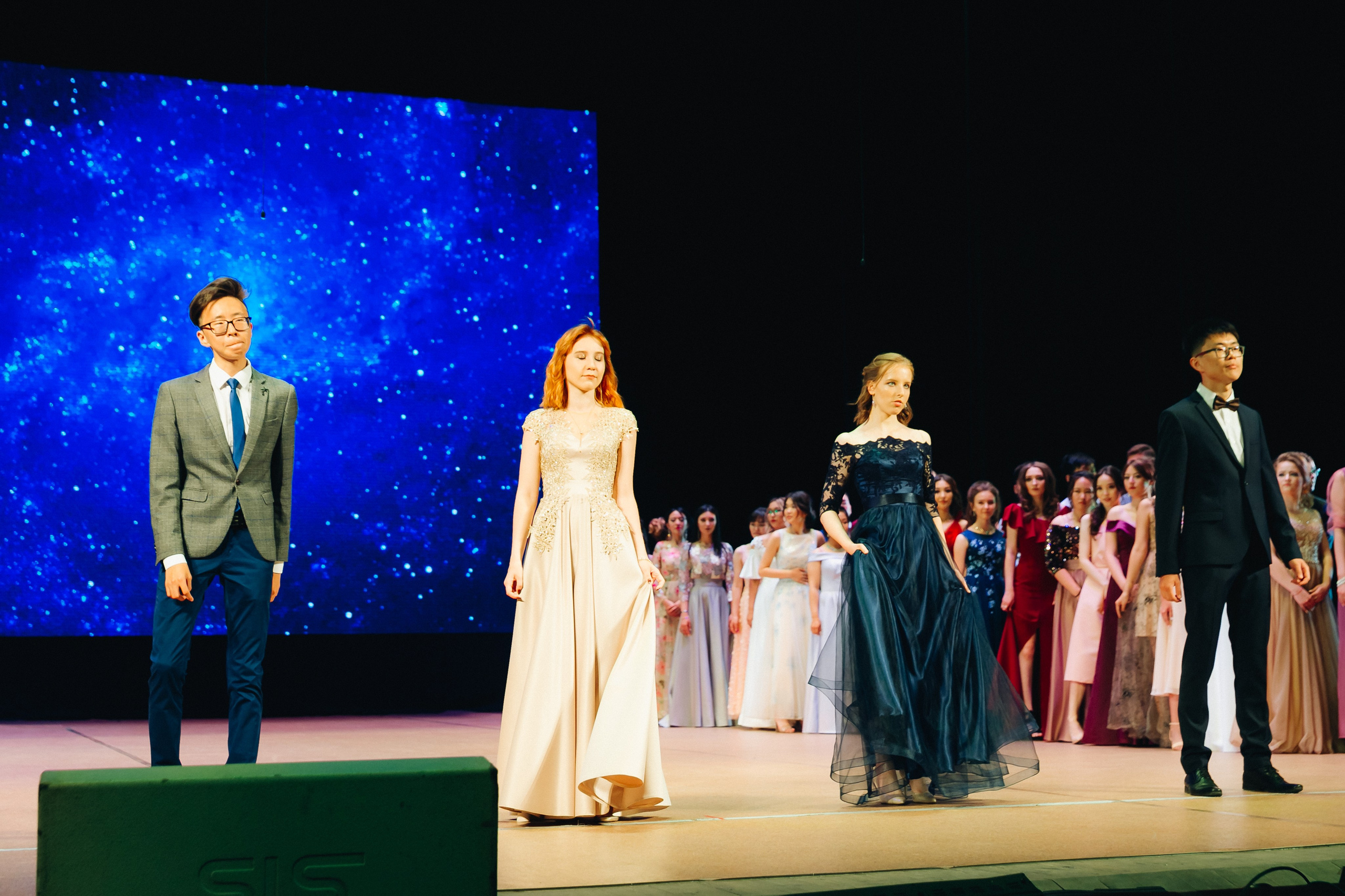 Вручение аттестатов 14 Гимназия. Свадебный и семейный фотограф в Улан-Удэ