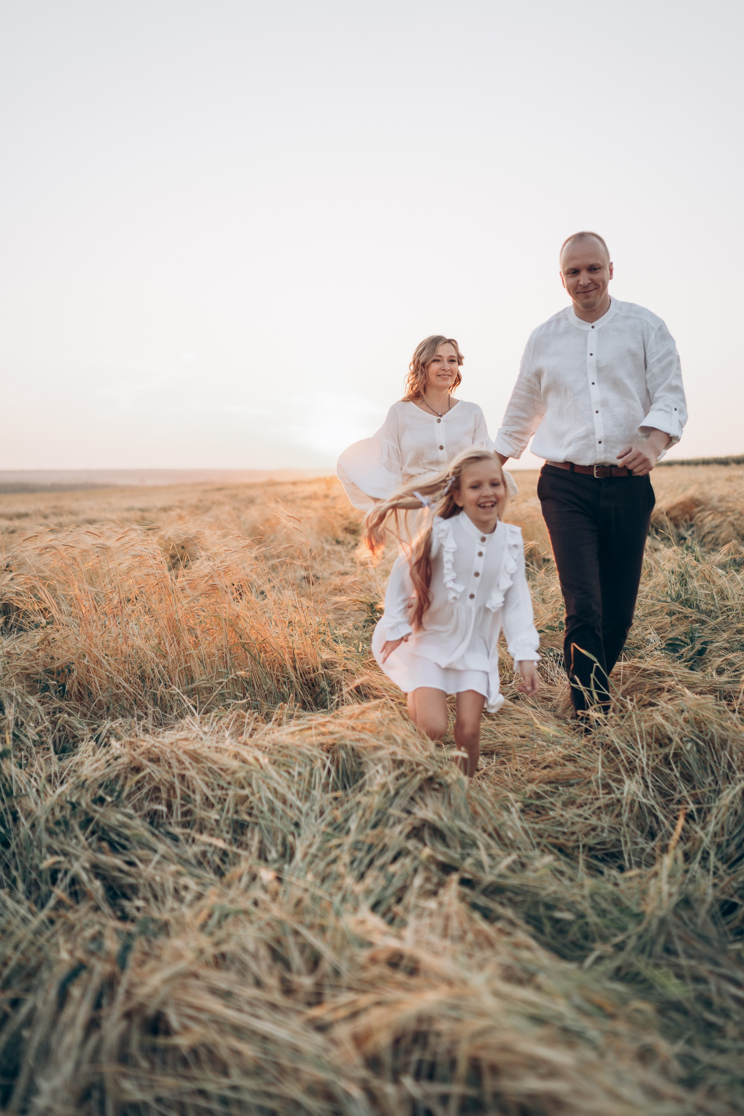 Закатная история в полях. Семейный фотограф в Москве Елена Гильманова