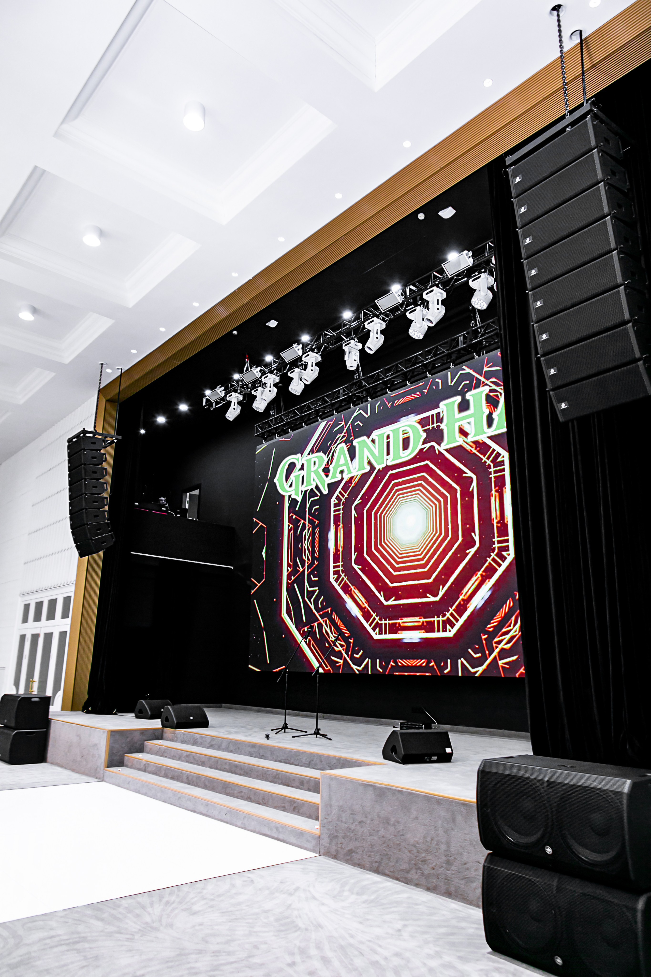 Банкетный зал Grand Holl. Контент фотограф, съемка для маркетплейсов, фуд съемка и репортажи в Новосибирске Ралия Галеева