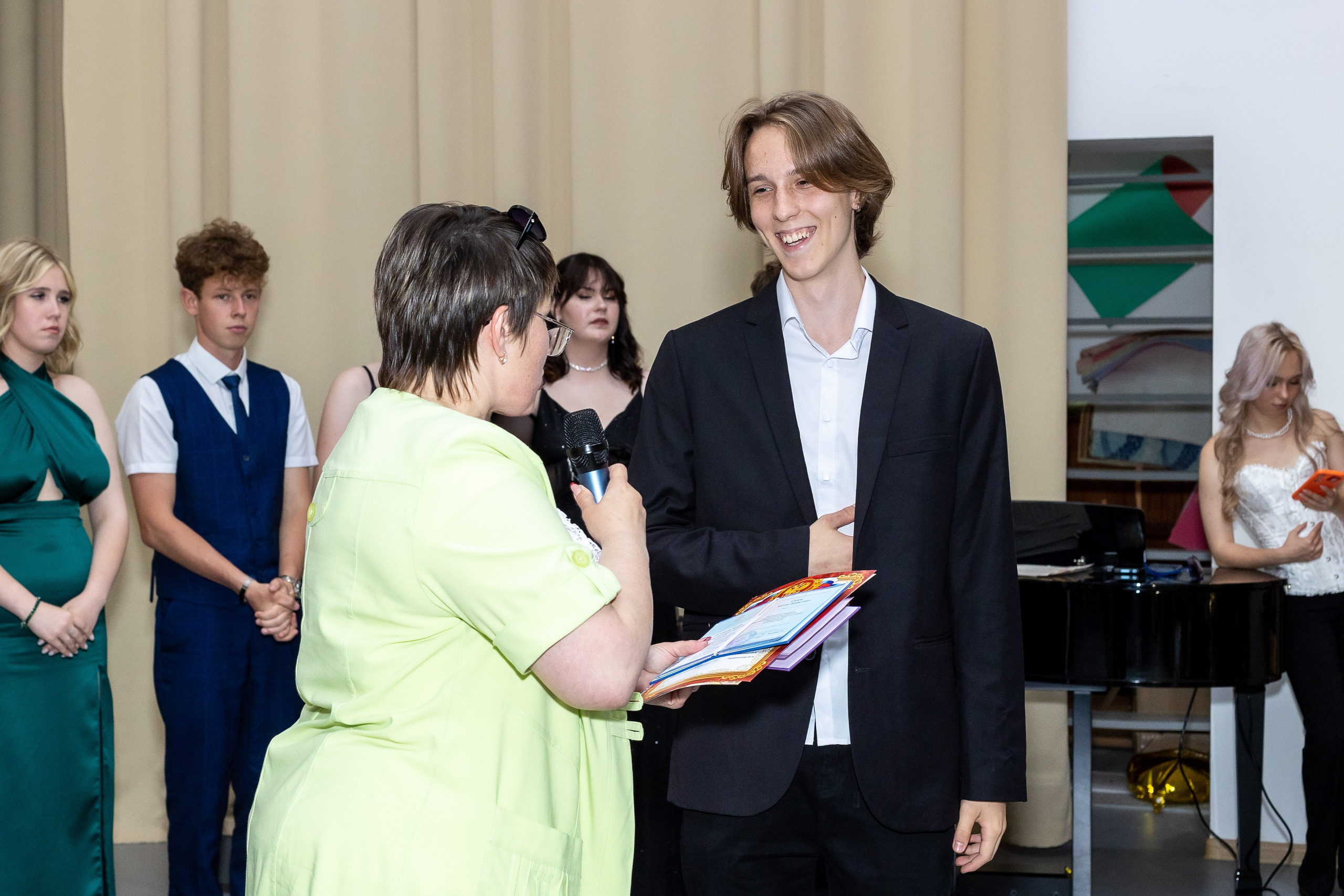 Вручение аттестата 2025. Выпускные альбомы Майкоп, Краснодар Елена Золотарева