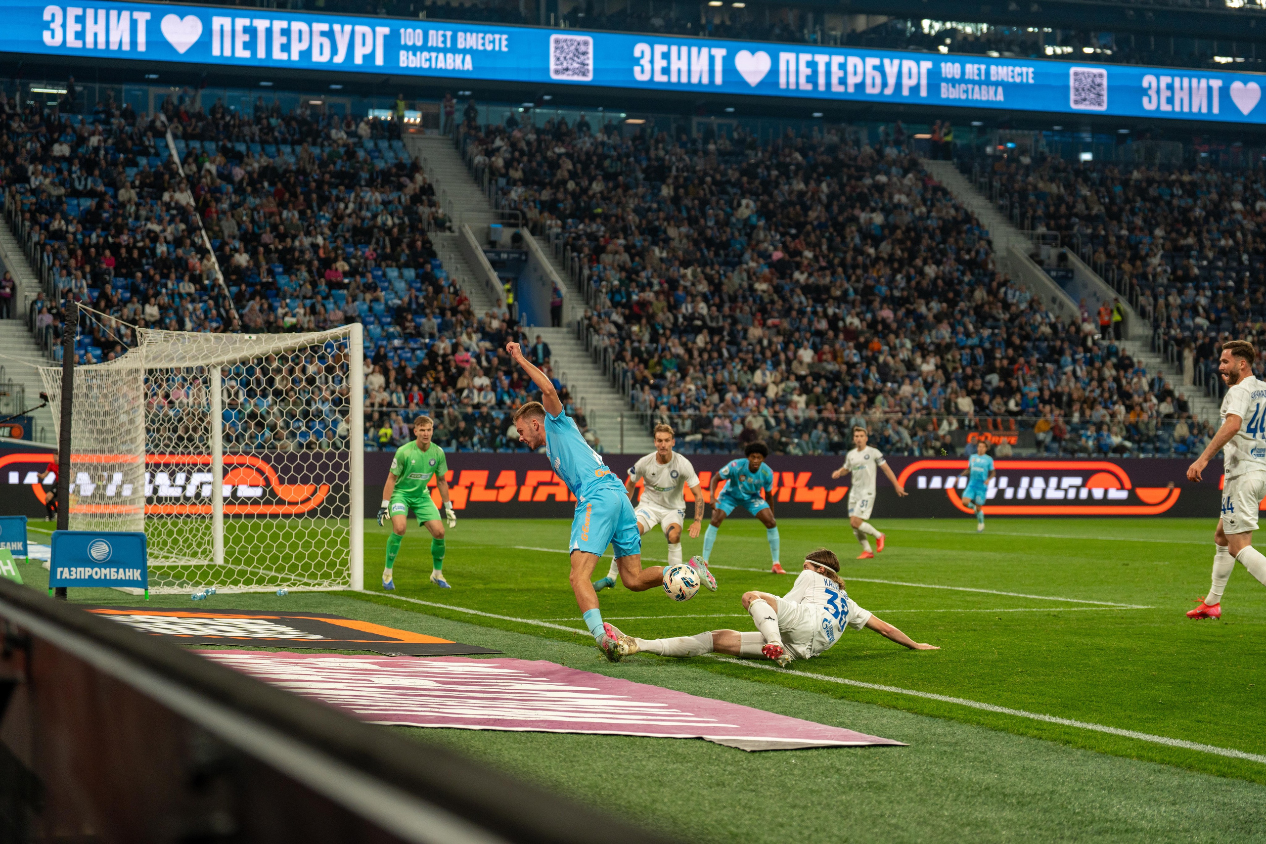 Динамичный репортаж спортивного фотографа Санкт-Петербург с матча Зенит–Оренбург