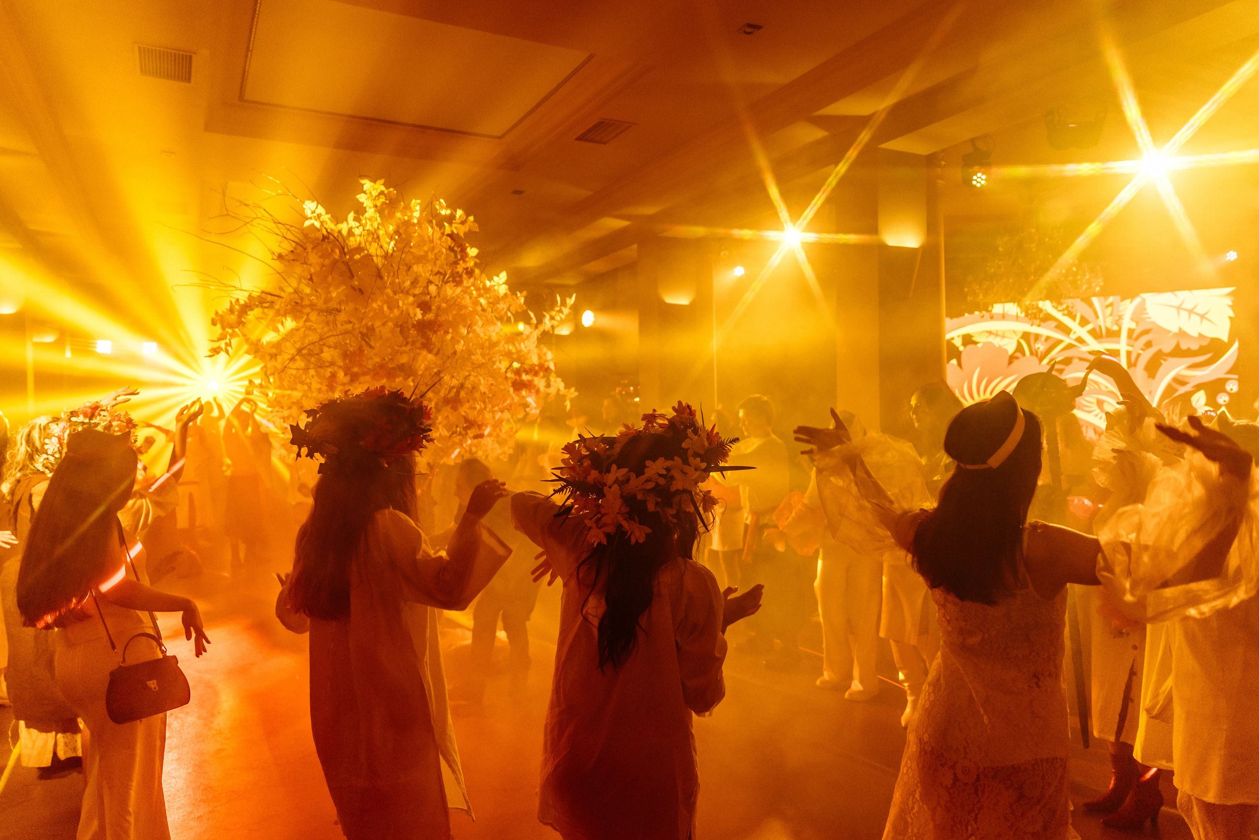 МЕГАДЕВИЧНИК 8 марта. Портфолио свадебного фотографа. Роман Каргаполов