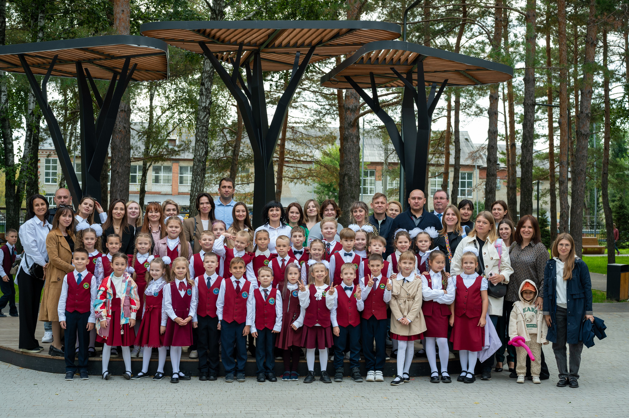 1 сентября 16 гимназия 2 класс (линейка + в классе+ на улице). Фотограф новорожденных, семейный детский в Тюмени Татьяна Морозова