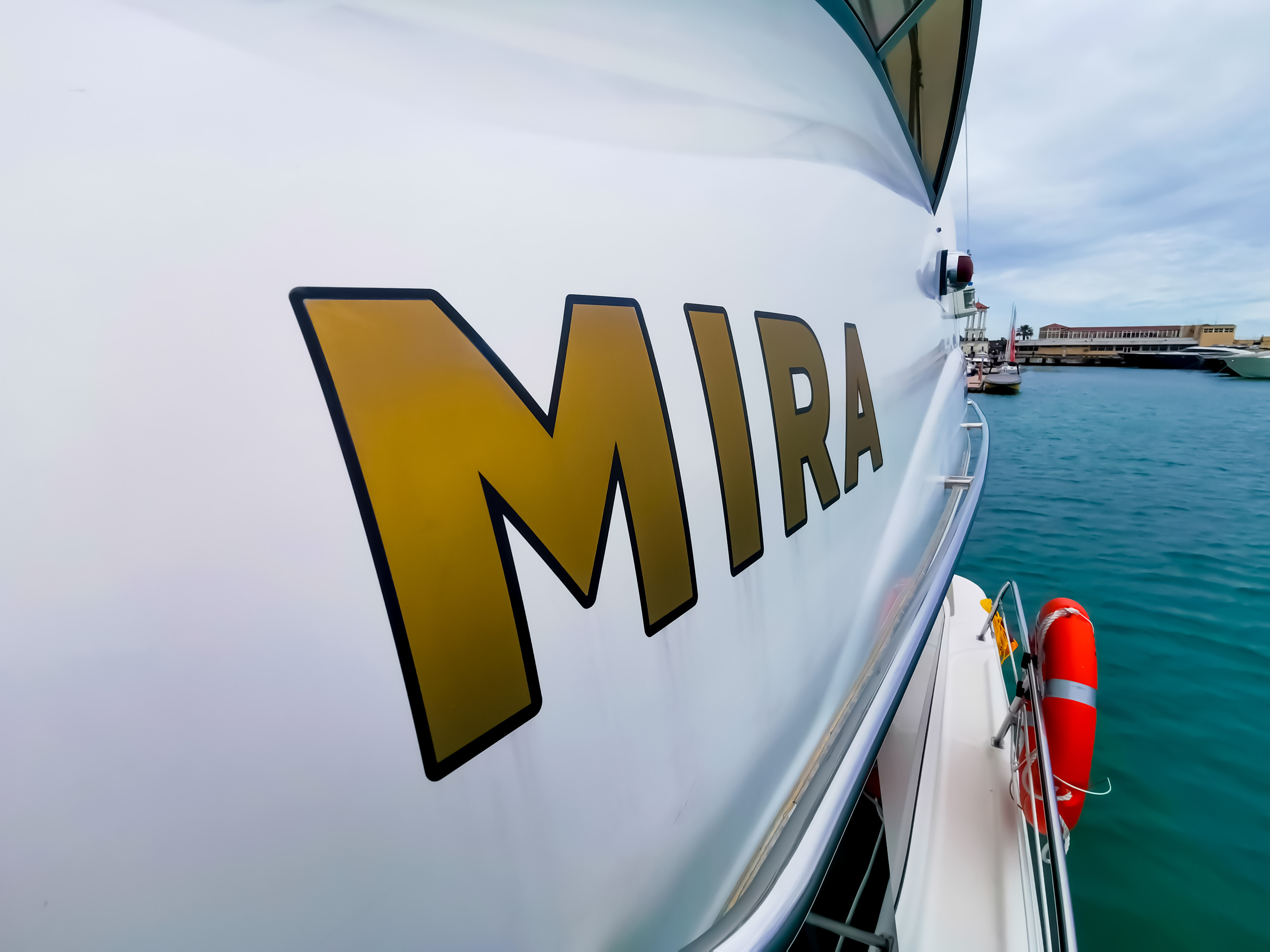 ДВУХПАЛУБНЫЕ ЯХТЫ В СОЧИ. Аренда Яхт в Сочи от Эконом до Премиум Класса