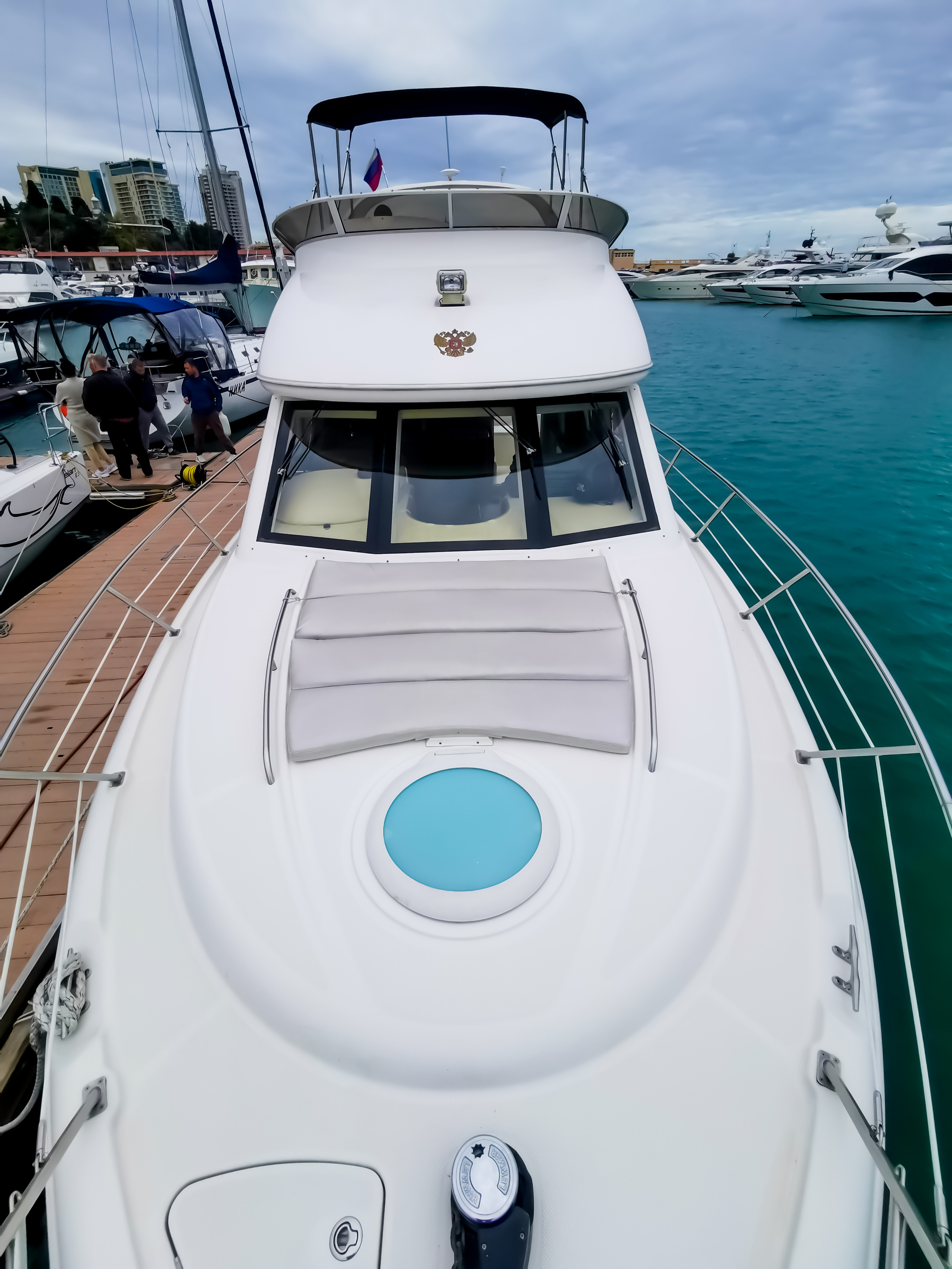 ДВУХПАЛУБНЫЕ ЯХТЫ В СОЧИ. Аренда Яхт в Сочи от Эконом до Премиум Класса