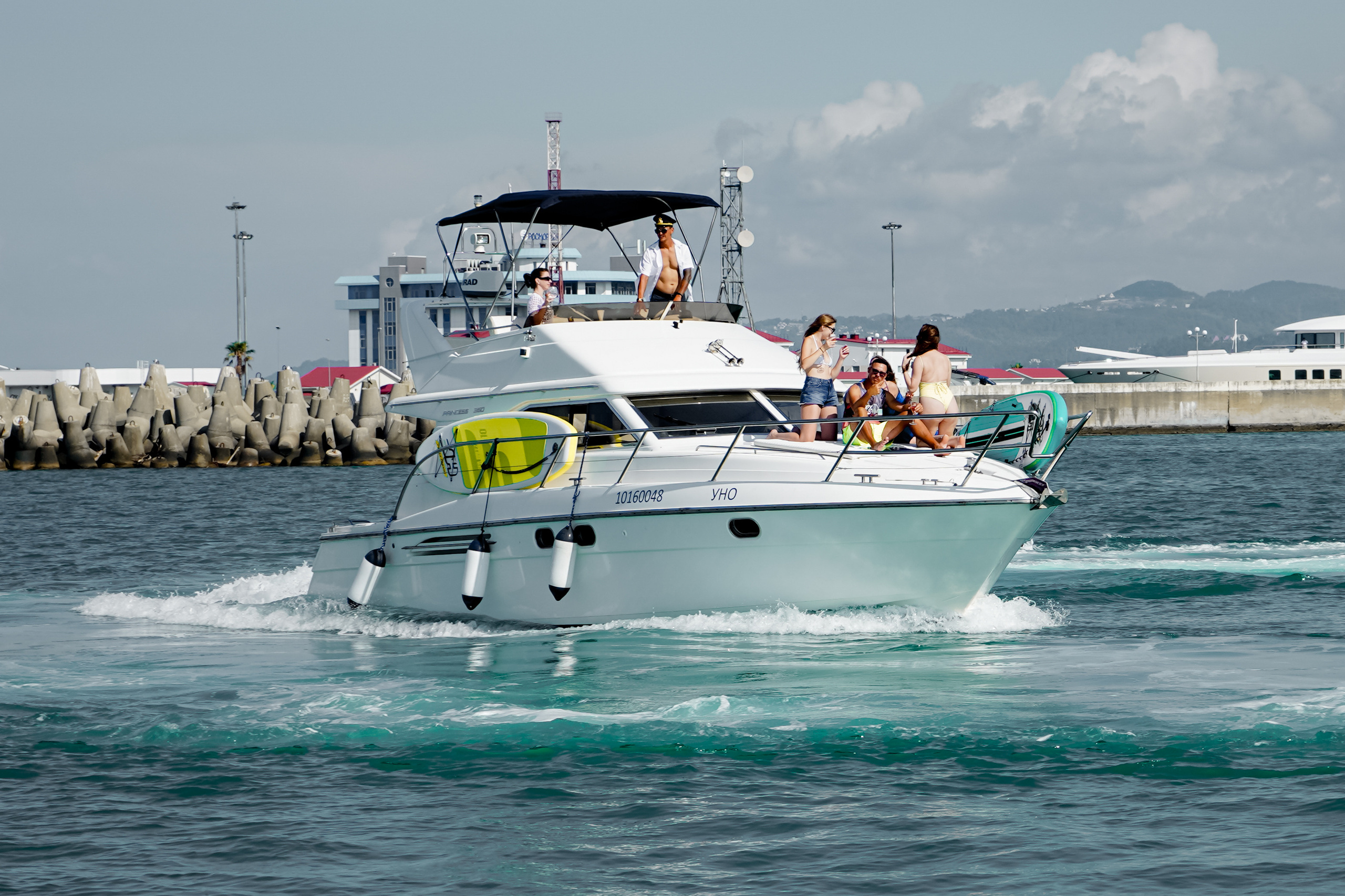 ДВУХПАЛУБНЫЕ ЯХТЫ В СОЧИ. Аренда Яхт в Сочи от Эконом до Премиум Класса