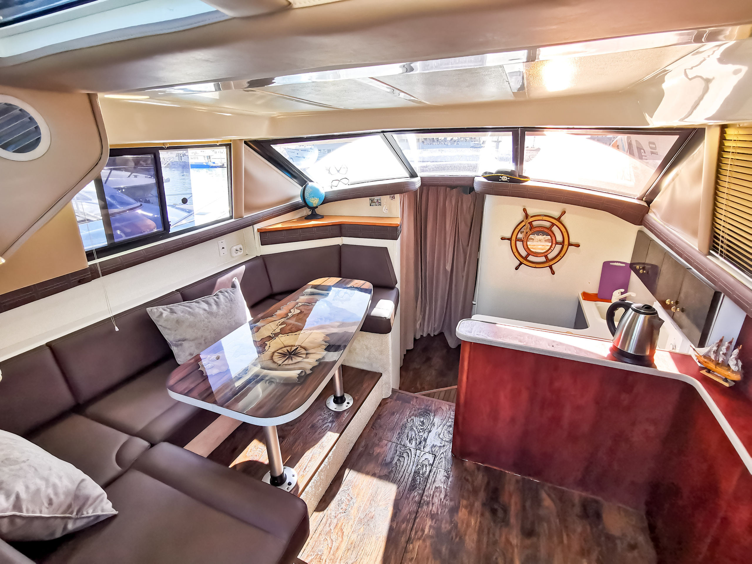 ДВУХПАЛУБНЫЕ ЯХТЫ В СОЧИ. Аренда Яхт в Сочи от Эконом до Премиум Класса