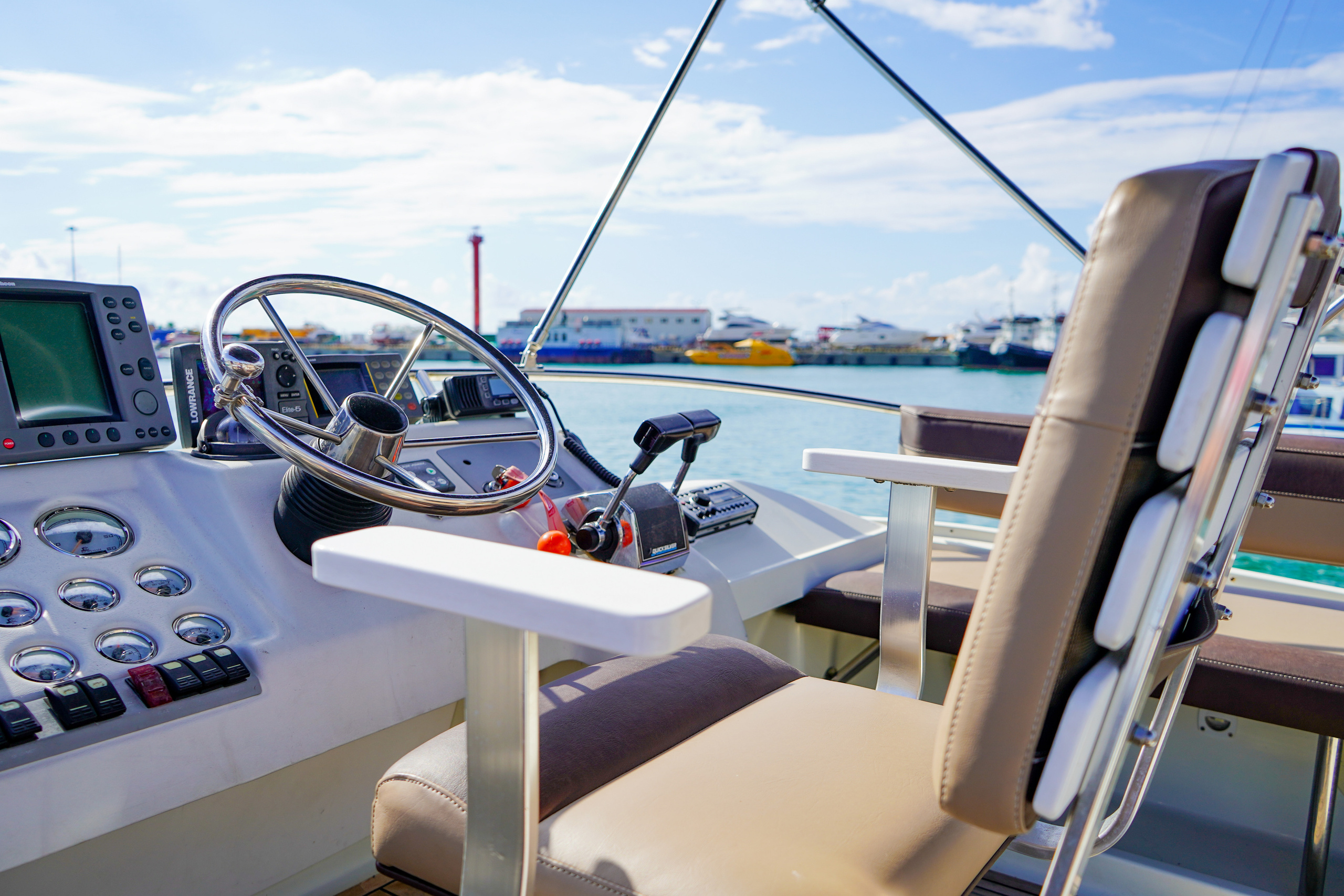 ДВУХПАЛУБНЫЕ ЯХТЫ В СОЧИ. Аренда Яхт в Сочи от Эконом до Премиум Класса