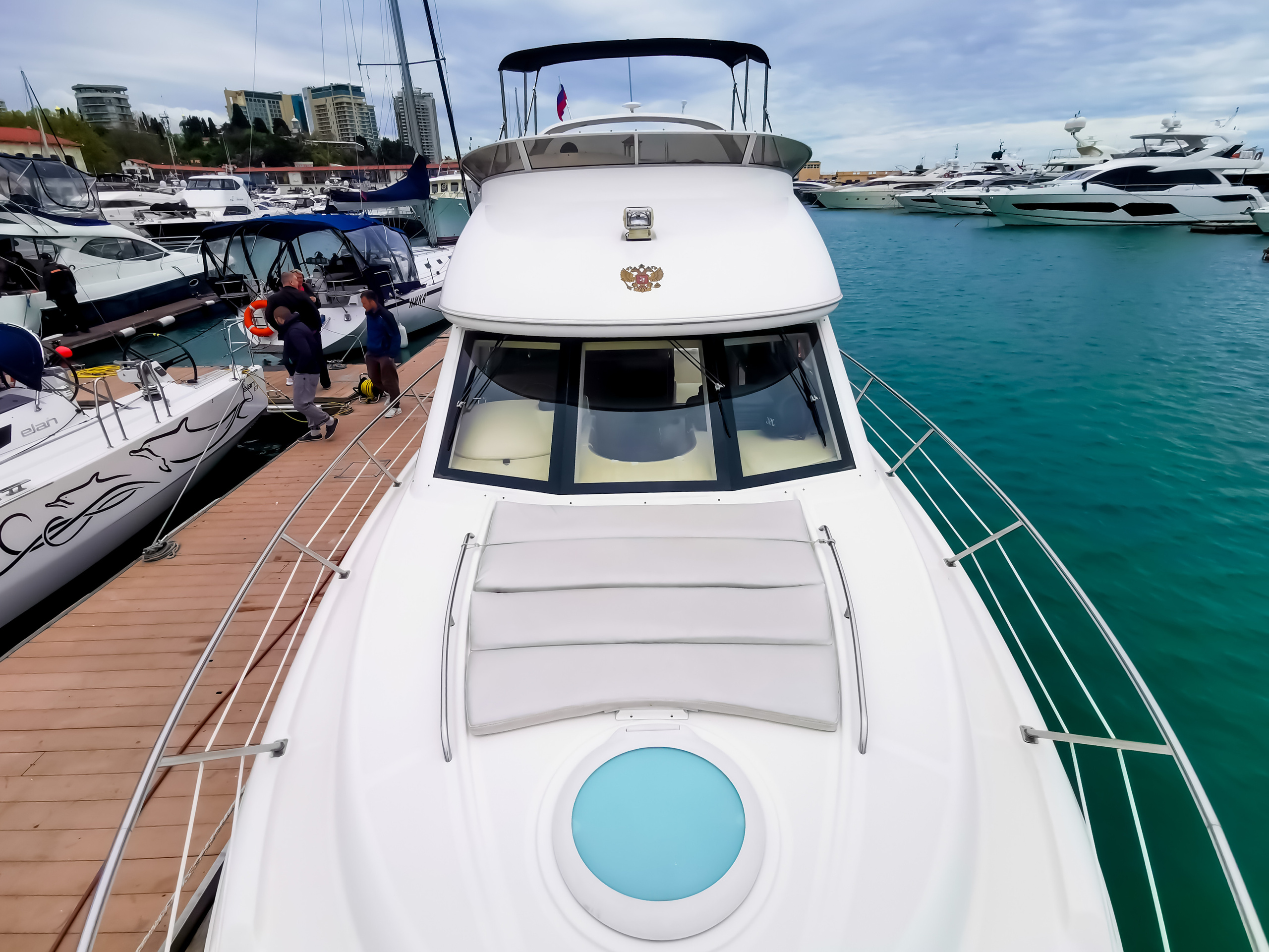 ДВУХПАЛУБНЫЕ ЯХТЫ В СОЧИ. Аренда Яхт в Сочи от Эконом до Премиум Класса