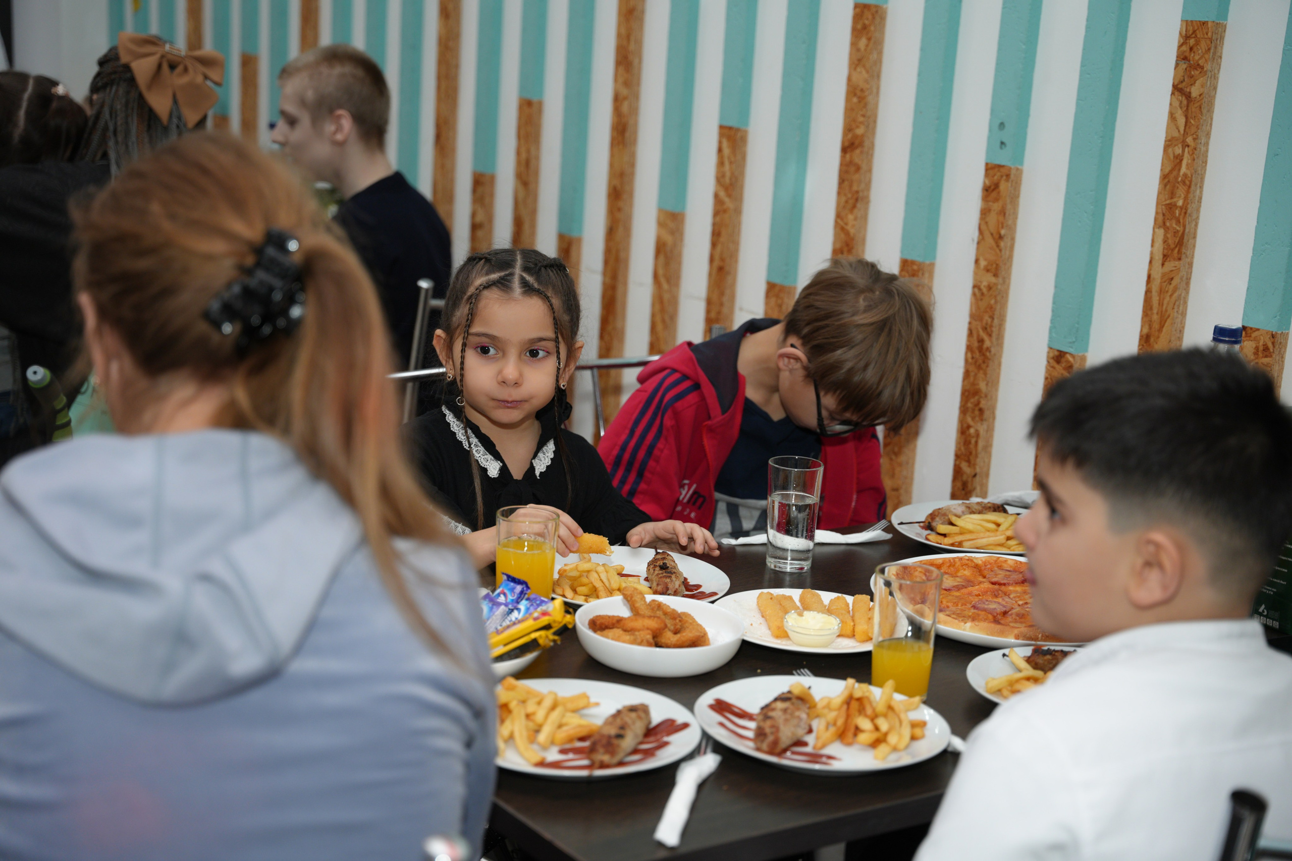 Социально —благотворительная акция «Ты в этом мире не один», посвященная Международному дню инвалидов. ВЫПУСКНЫЕ АЛЬБОМЫ, Школьный фотограф, семейный и свадебный в Саратове и области Ольга Плаксина