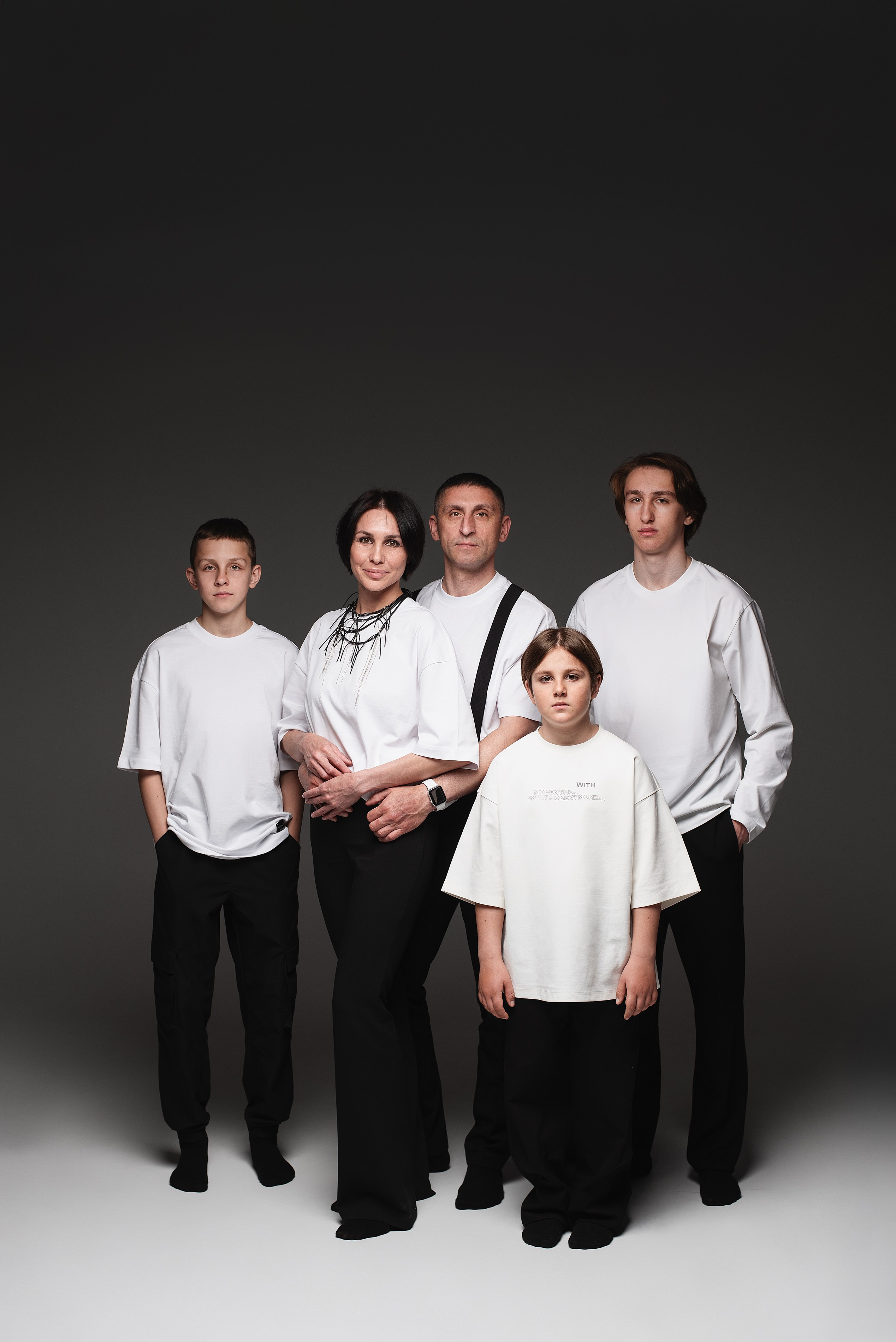 Семейная фотосессия на циклораме. Семейный фотограф в Южно-Сахалинске Анастасия Лимарева