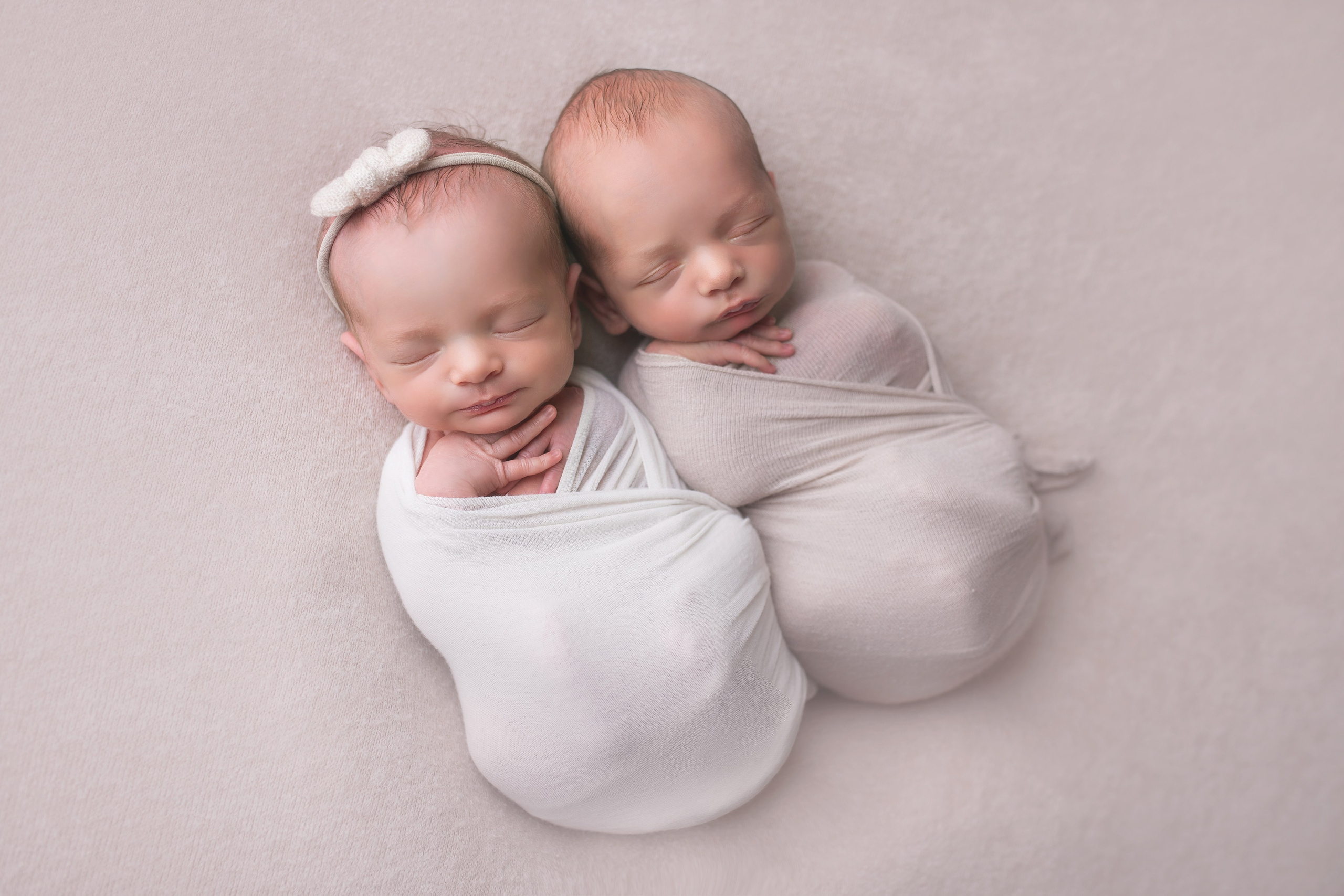 Двойня. Кобякова Мария. Фотограф новорождённых и детей до года город ИРКУТСК