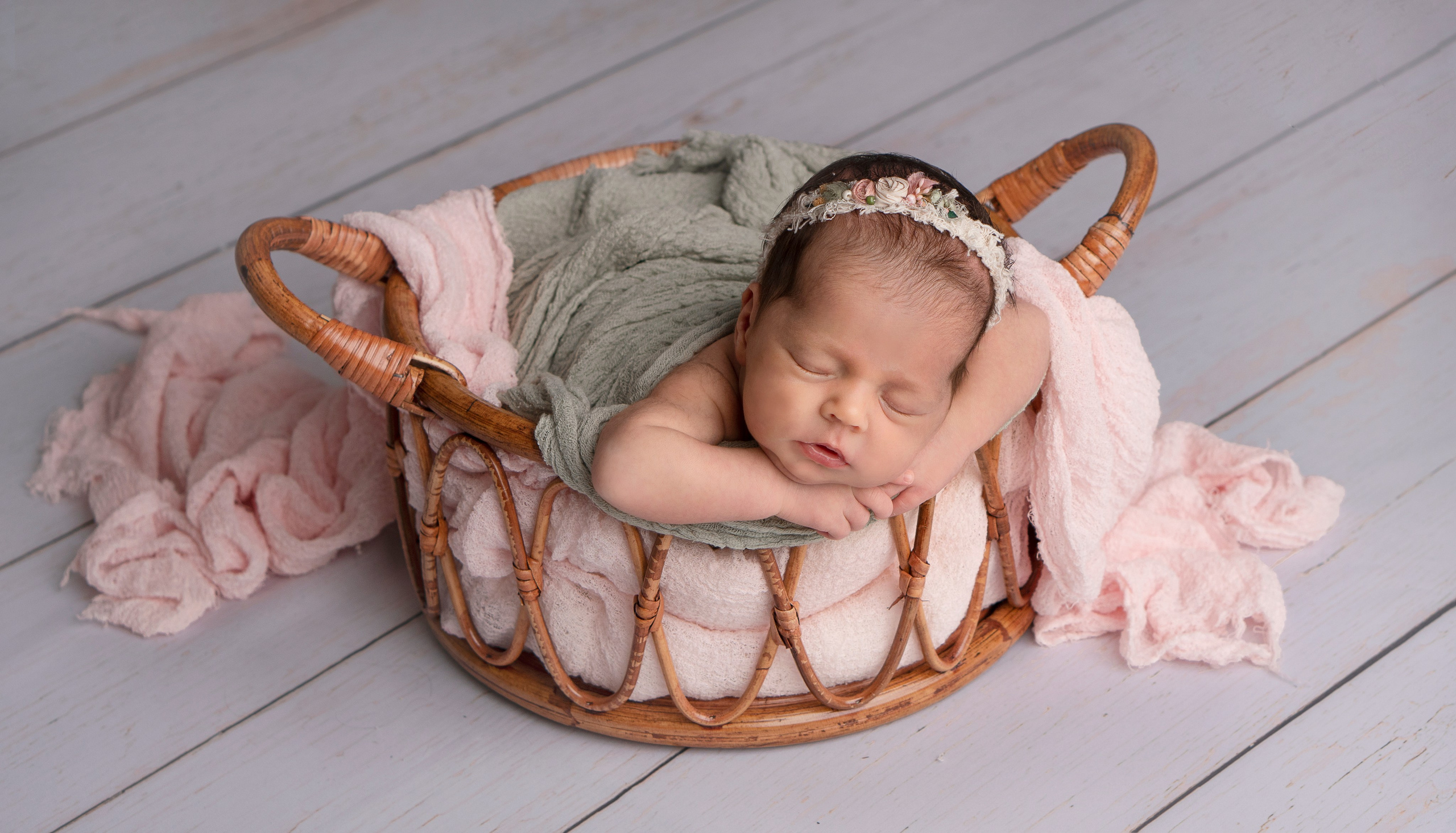 Съёмка новорожденных. Фотограф новорожденных в Новоалександровске Оксана Джолаева