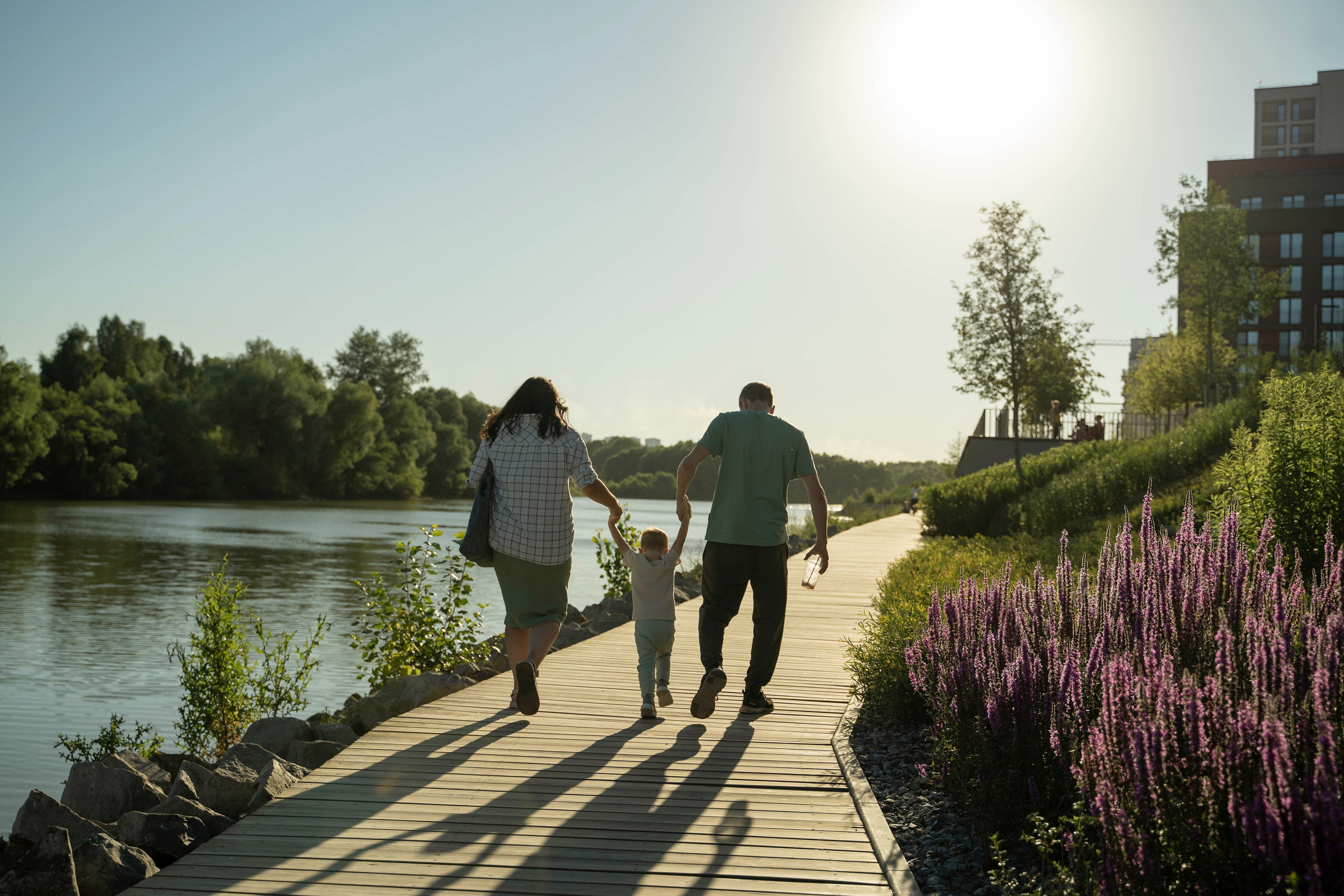 Семейная прогулка. Главная