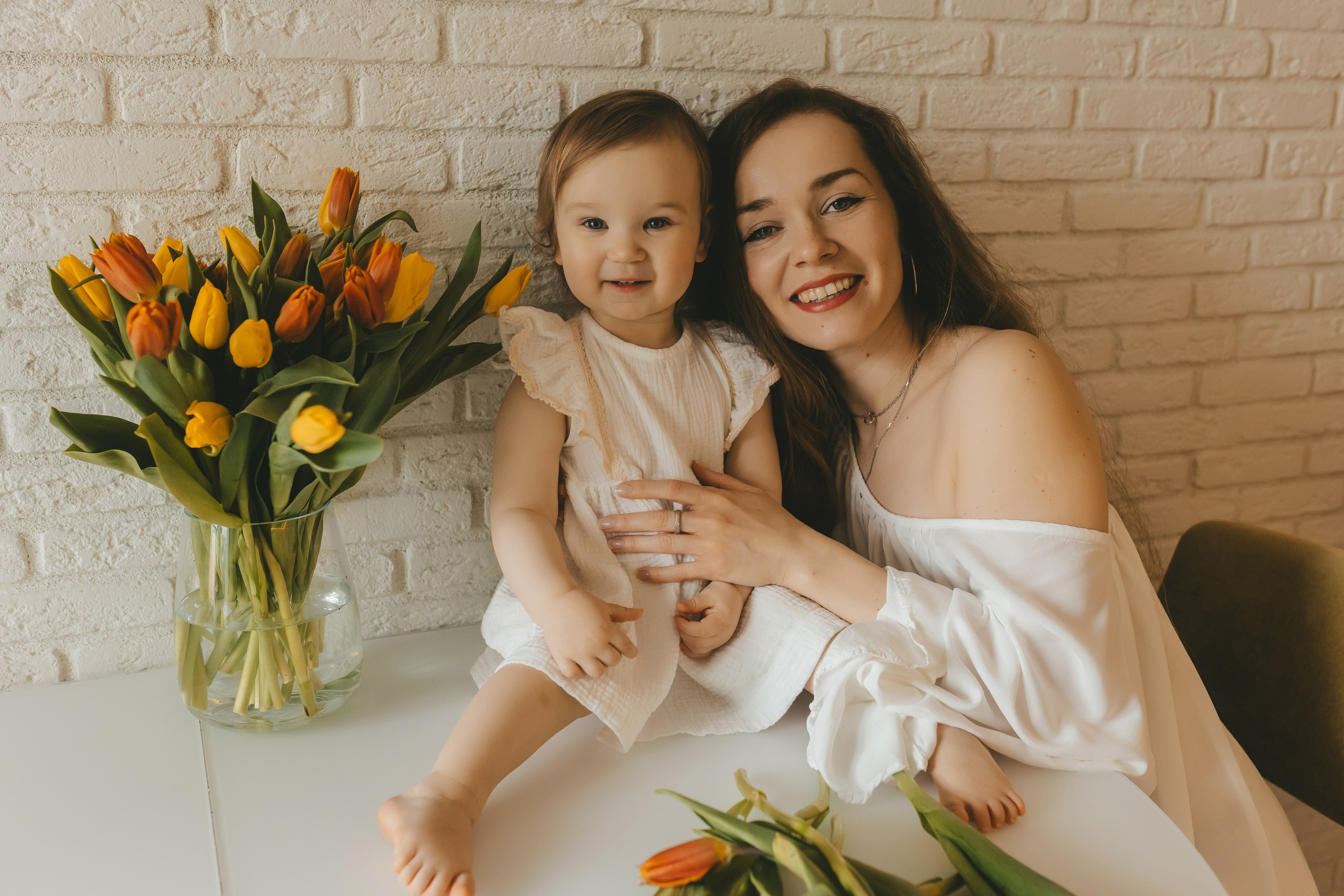 Весенняя домашняя семейная фотосессии мамы с дочками. Семейный и женский фотограф в Москве Надежда Воробьева
