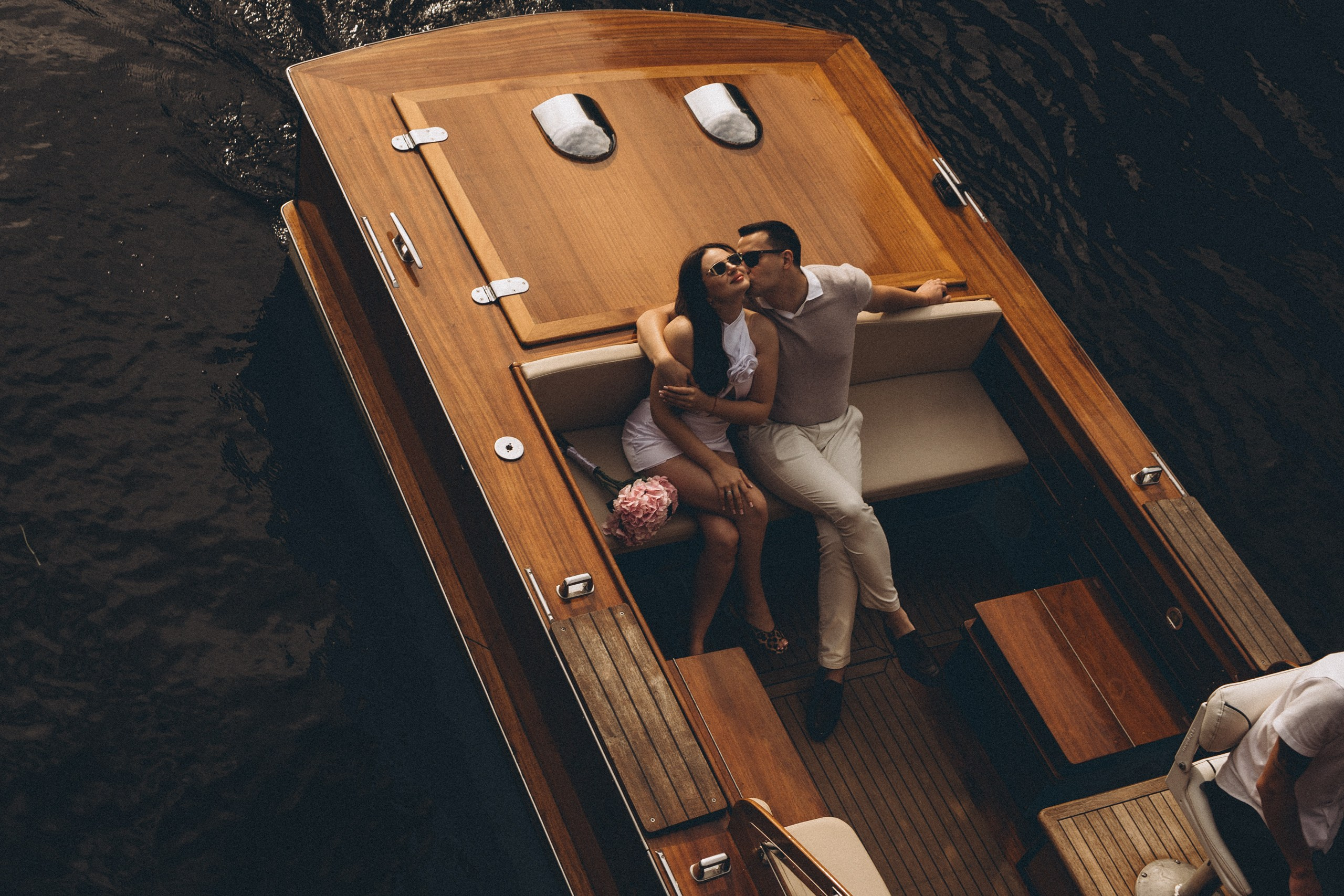 СВАДЕНБНАЯ СЬЕМКА НА КАТЕРЕ ПО КАНАЛАМ САНКТ-ПЕТЕРБУРГА И В АКВАТОРИИ НЕВЫ. Профессиональный фотограф, Санкт-Петербург — Виктория Богомолова