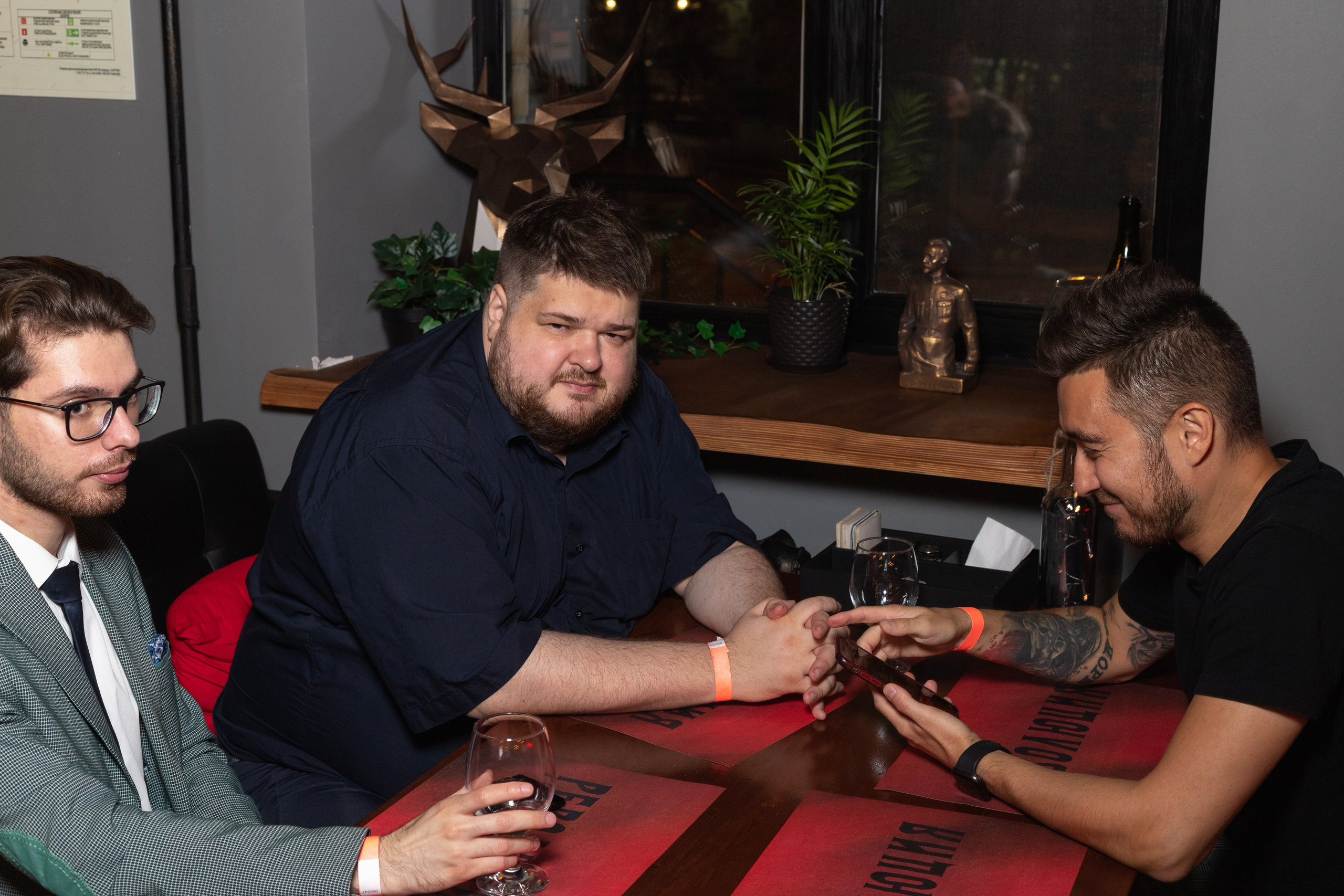 Паб Революция. Фотограф Денис Лесковский (Тюмень)