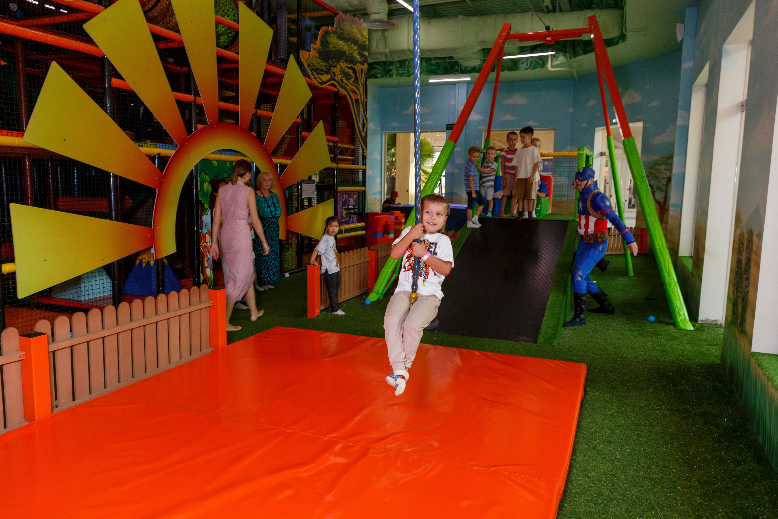 Фотограф на детский день рождения в Москве в детском центре. Репортажный фотограф Москва Сергей Дружинин