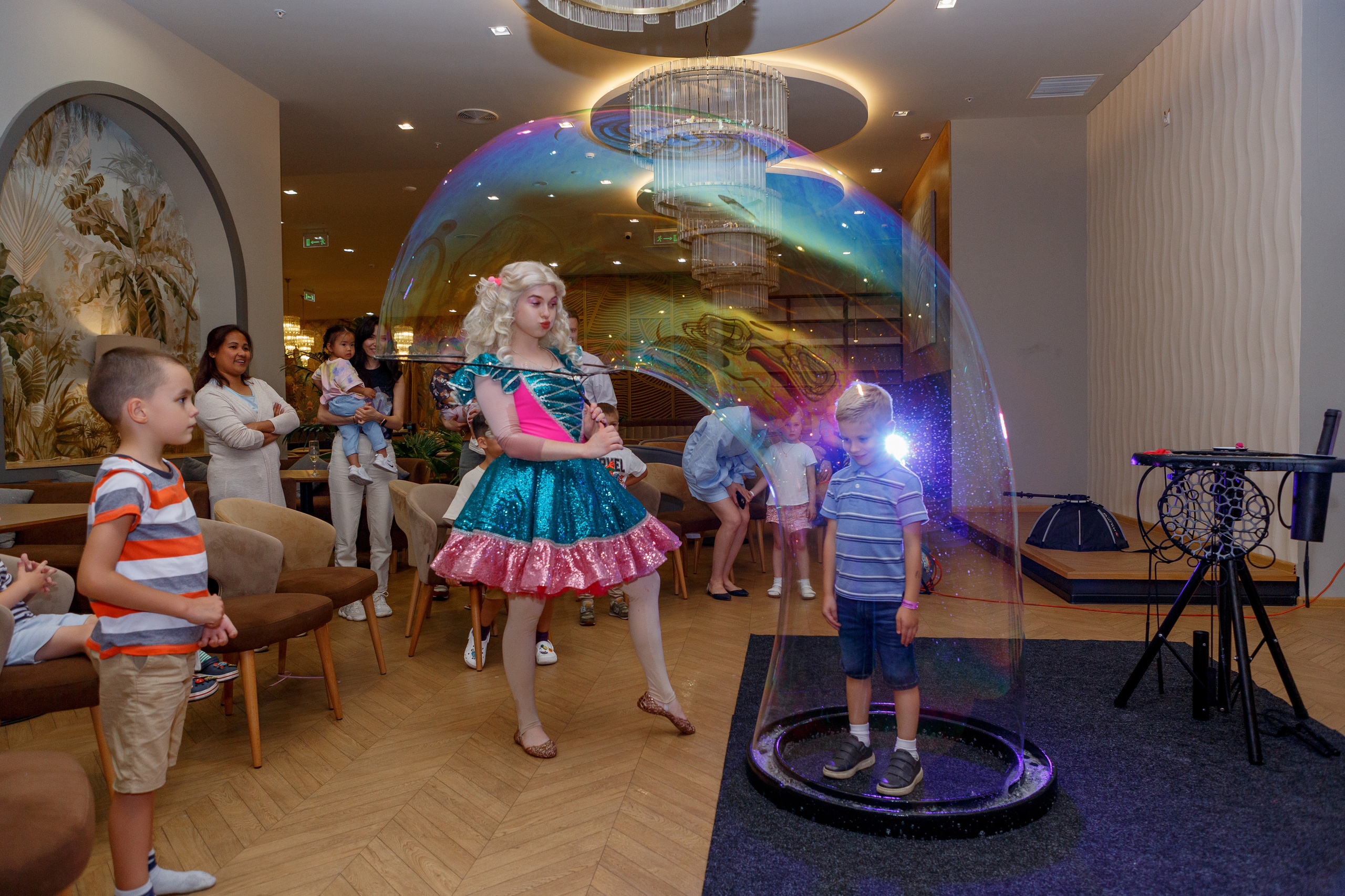 Фотограф на детский день рождения в Москве в детском центре. Репортажный фотограф Москва Сергей Дружинин