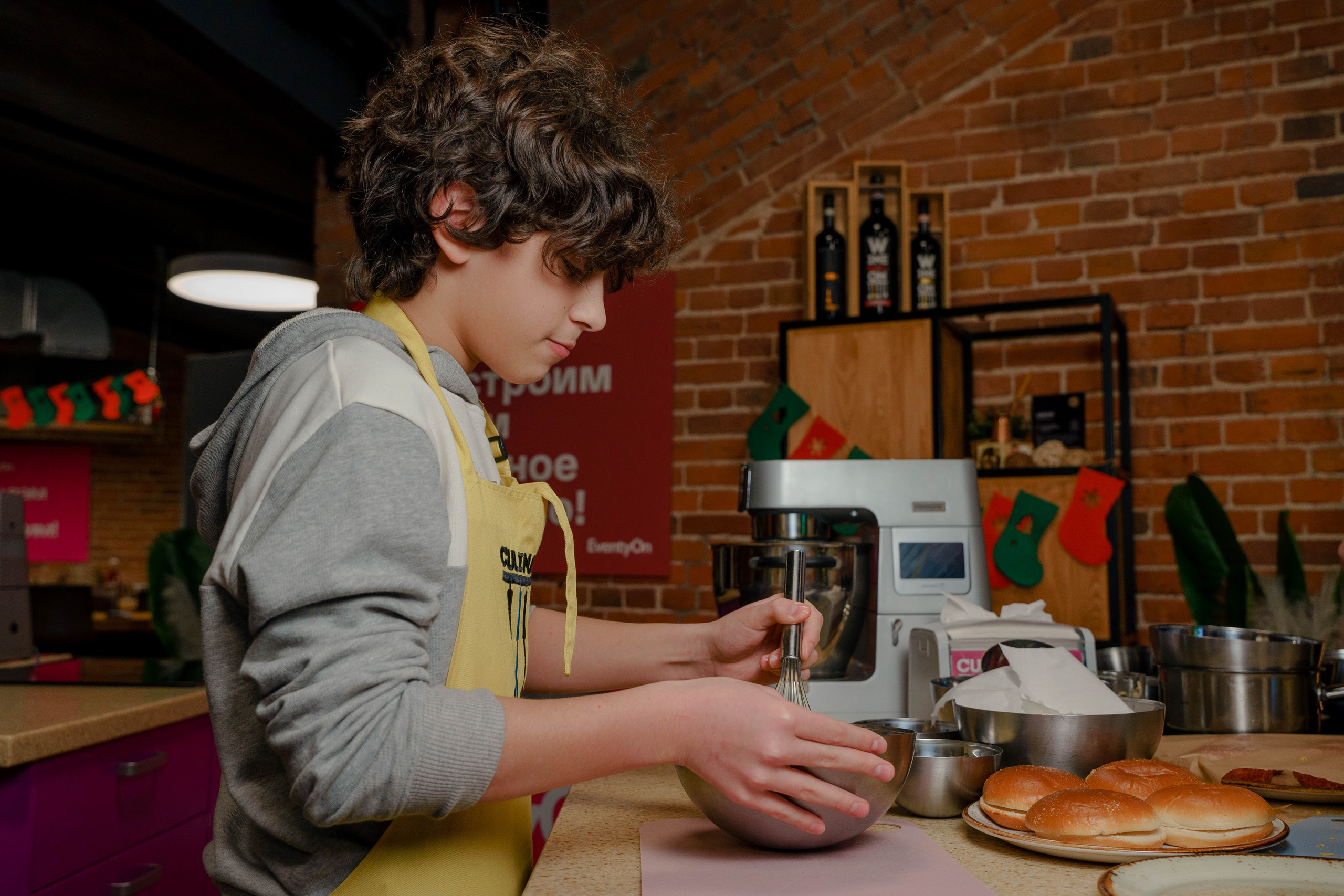 Фотограф на день рождения в кулинарной студии. Репортажный фотограф Москва Сергей Дружинин