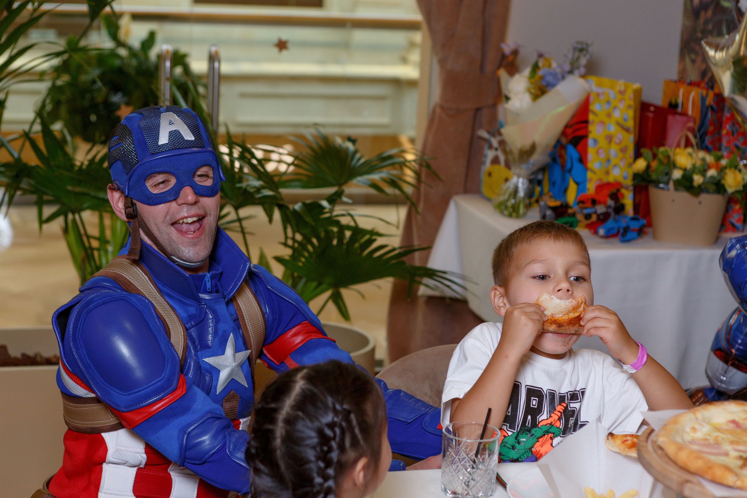 Фотограф на детский день рождения в Москве в детском центре. Репортажный фотограф Москва Сергей Дружинин