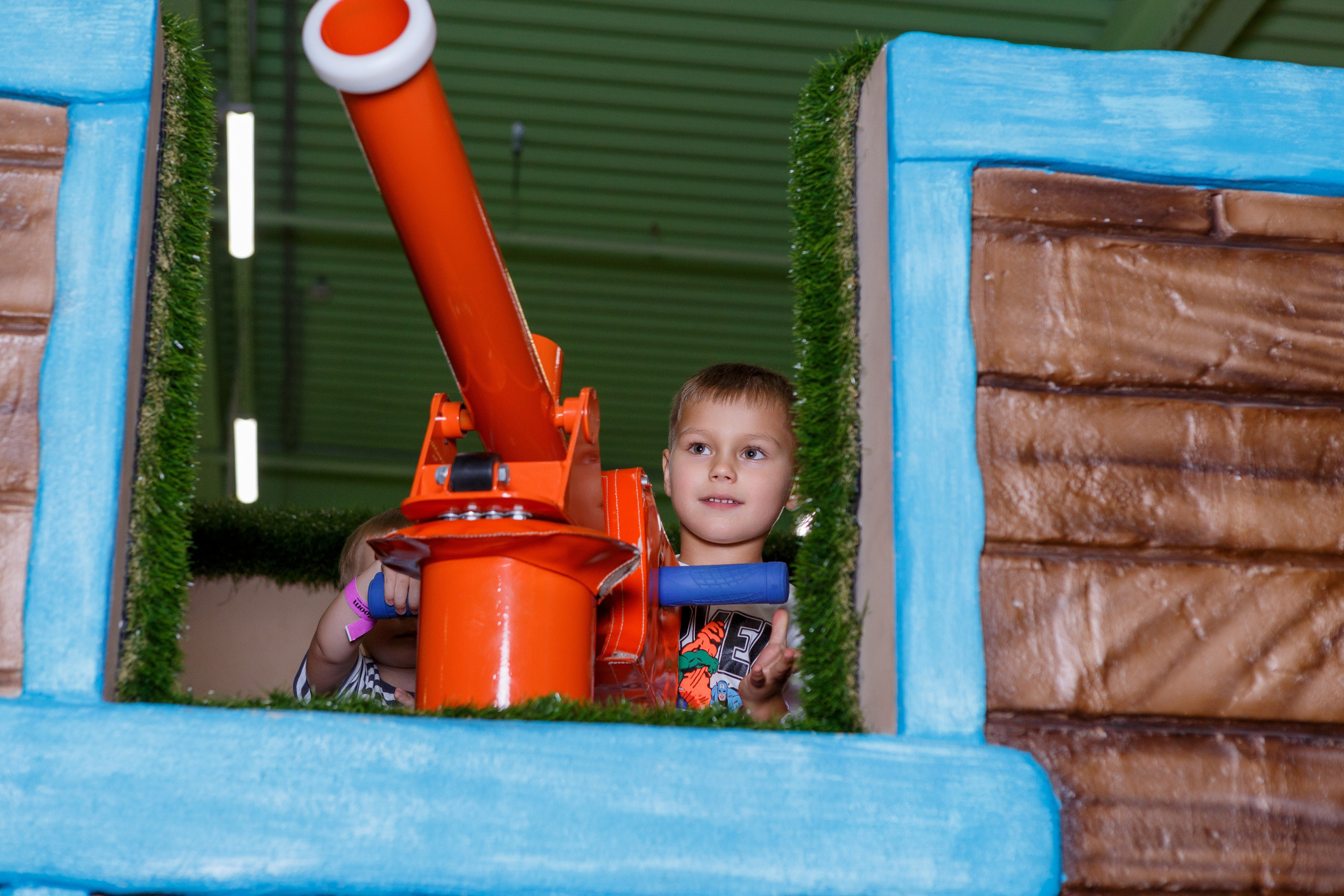 Фотограф на детский день рождения в Москве в детском центре. Репортажный фотограф Москва Сергей Дружинин