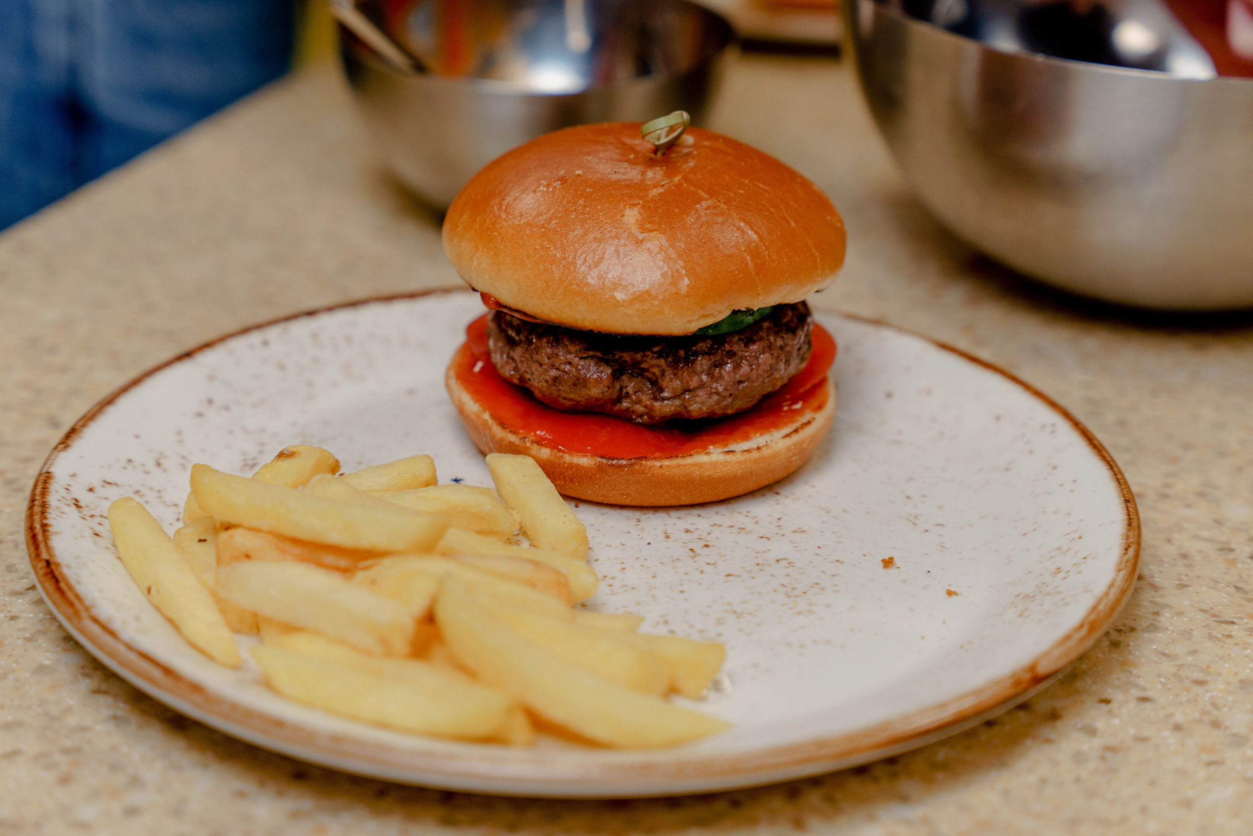 Фотограф на день рождения в кулинарной студии. Репортажный фотограф Москва Сергей Дружинин