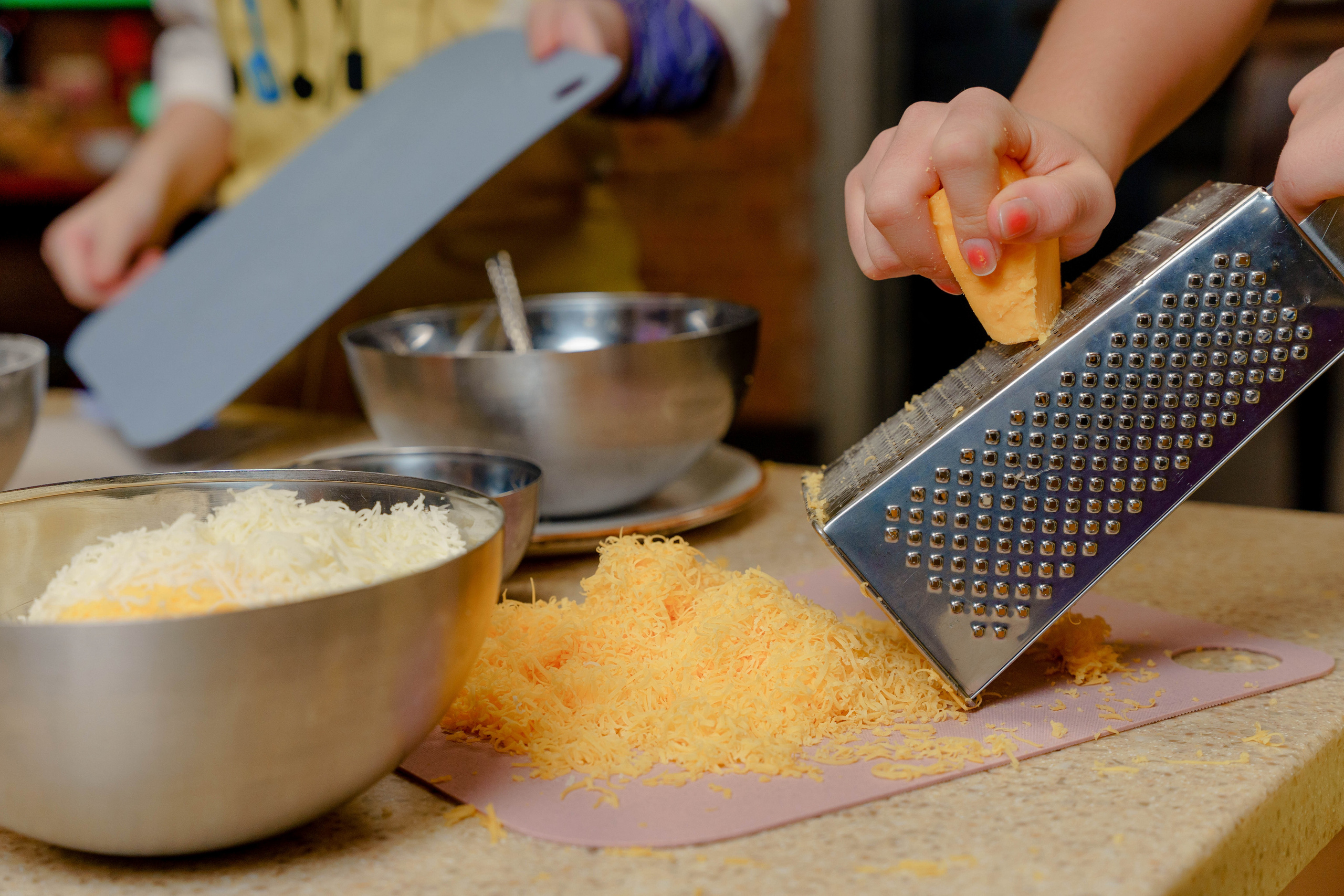 Фотограф на день рождения в кулинарной студии. Репортажный фотограф Москва Сергей Дружинин