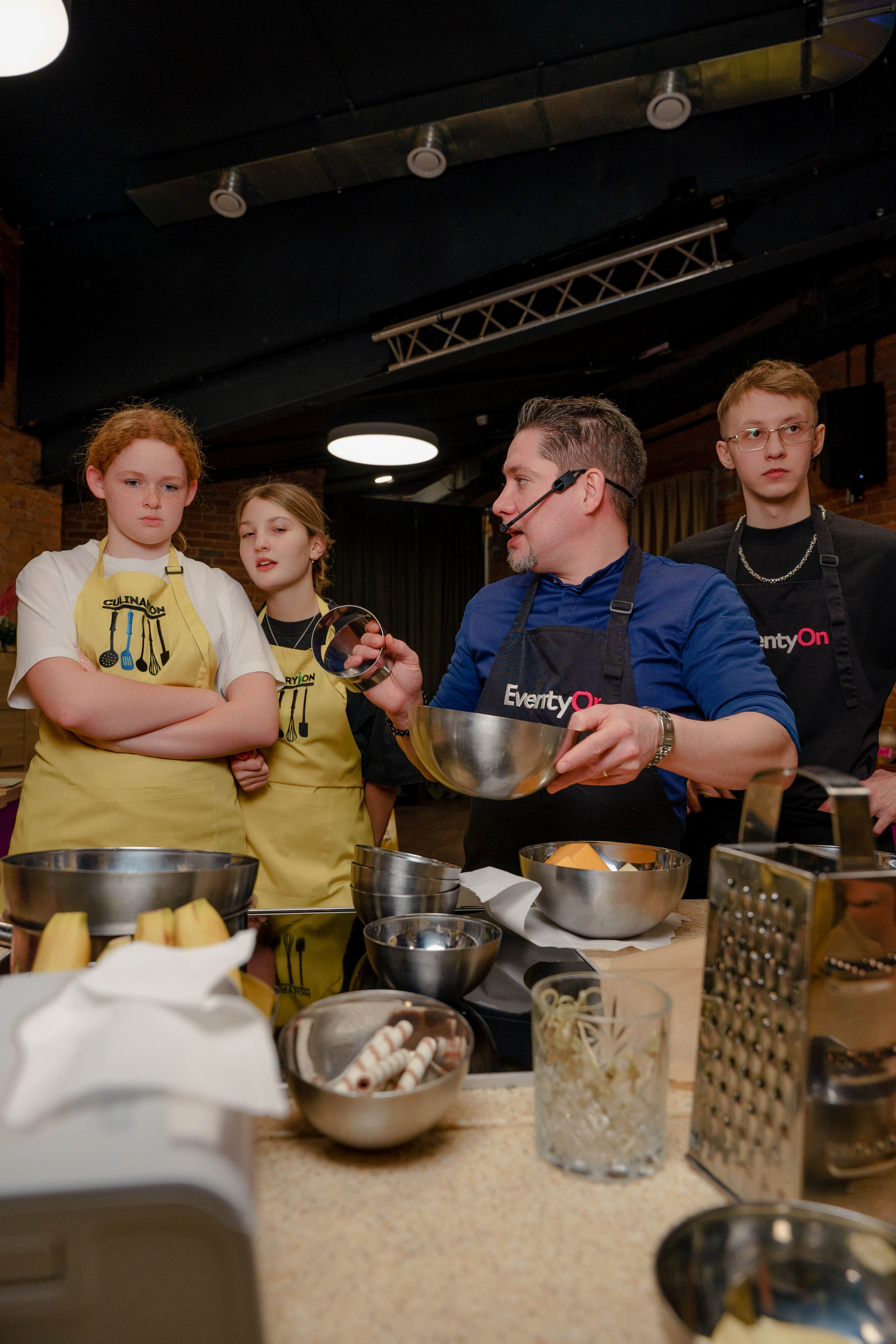 Фотограф на день рождения в кулинарной студии. Репортажный фотограф Москва Сергей Дружинин