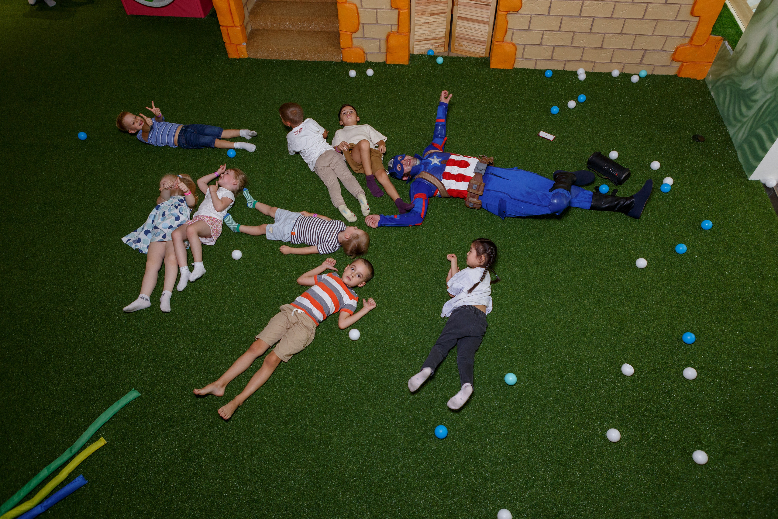 Фотограф на детский день рождения в Москве в детском центре. Репортажный фотограф Москва Сергей Дружинин