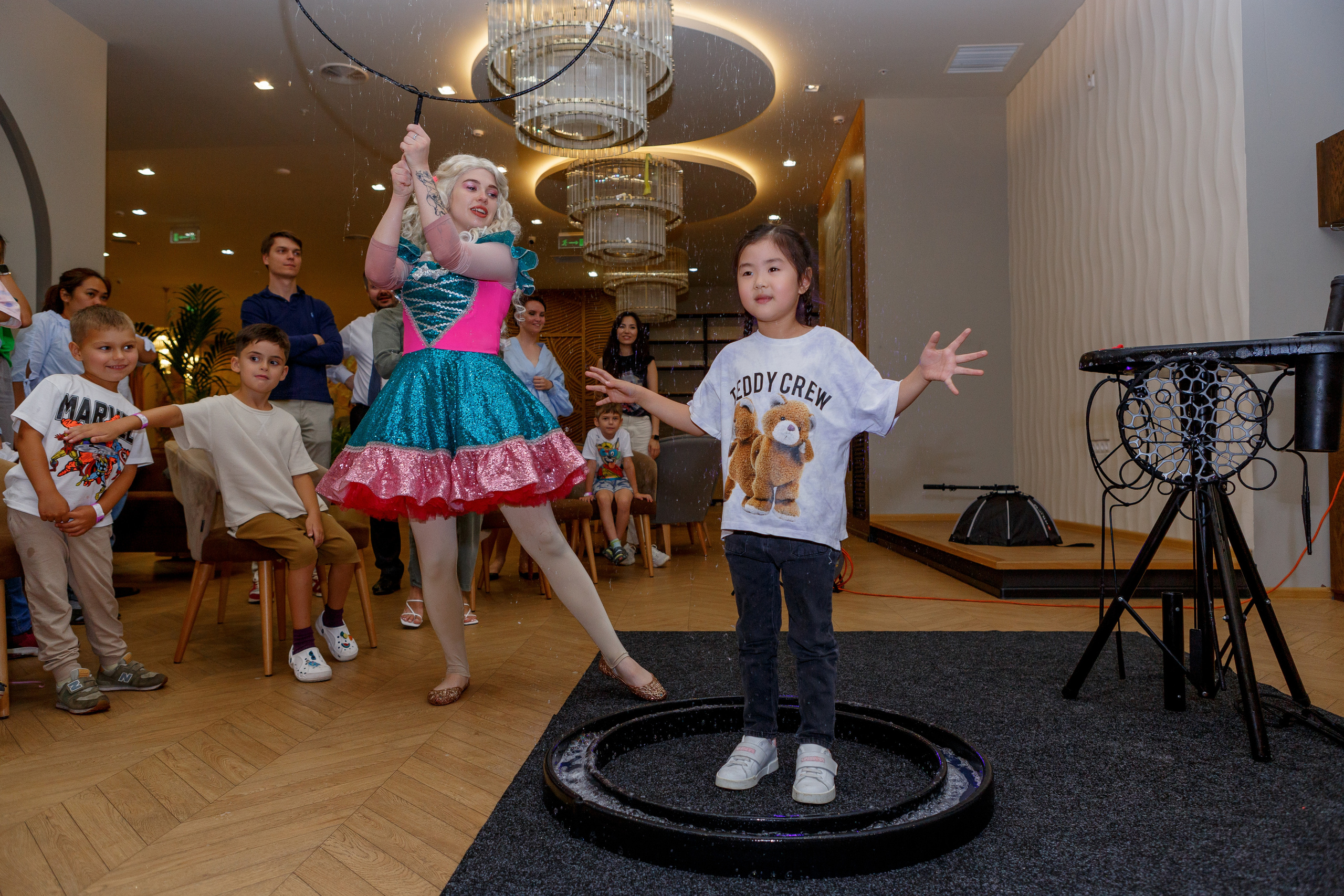 Фотограф на детский день рождения в Москве в детском центре. Репортажный фотограф Москва Сергей Дружинин