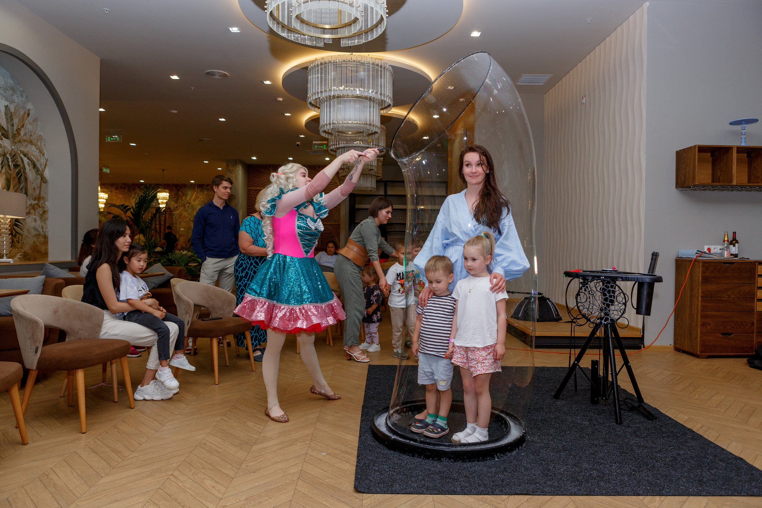 Фотограф на детский день рождения в Москве в детском центре. Репортажный фотограф Москва Сергей Дружинин
