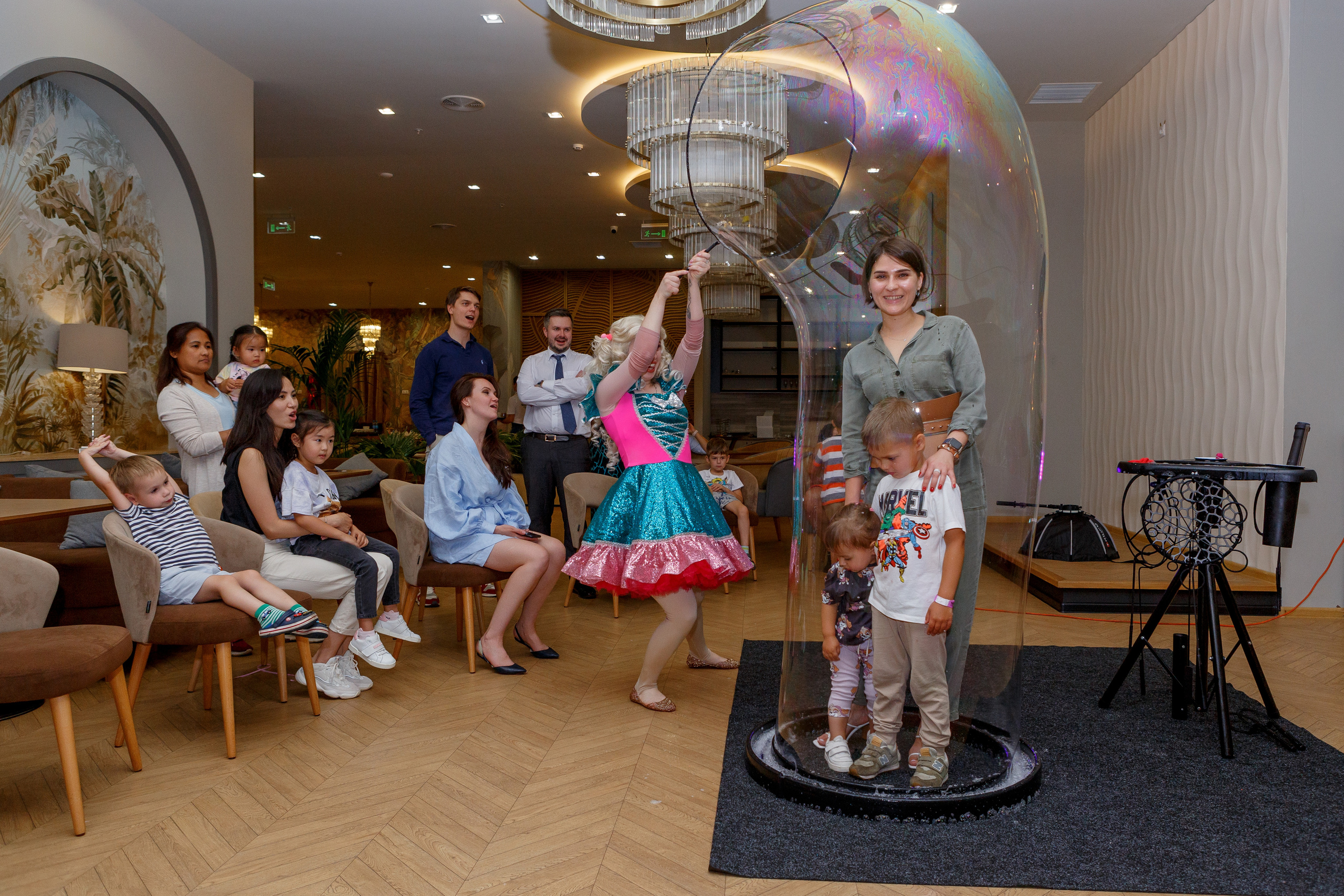 Фотограф на детский день рождения в Москве в детском центре. Репортажный фотограф Москва Сергей Дружинин