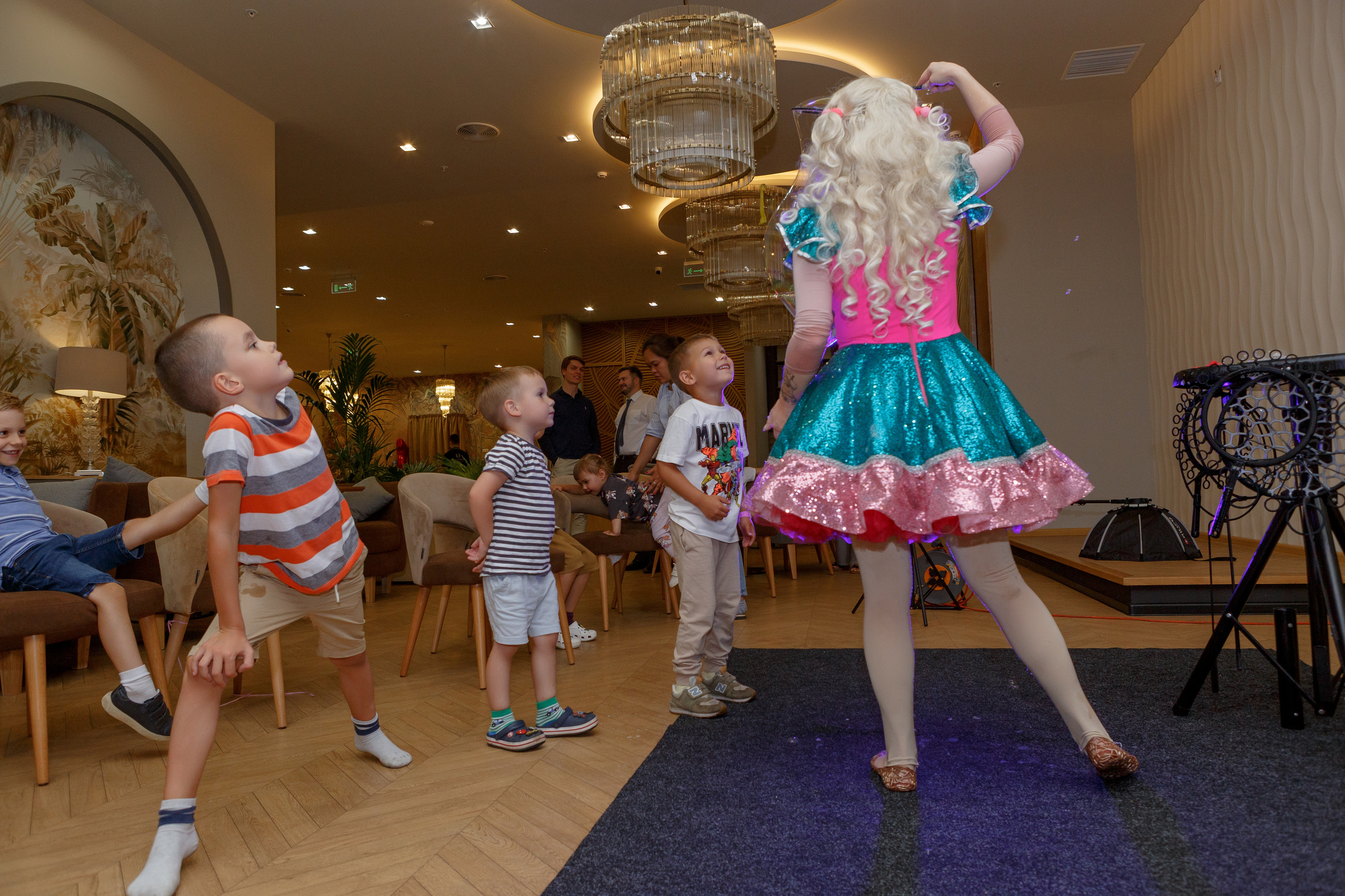 Фотограф на детский день рождения в Москве в детском центре. Репортажный фотограф Москва Сергей Дружинин