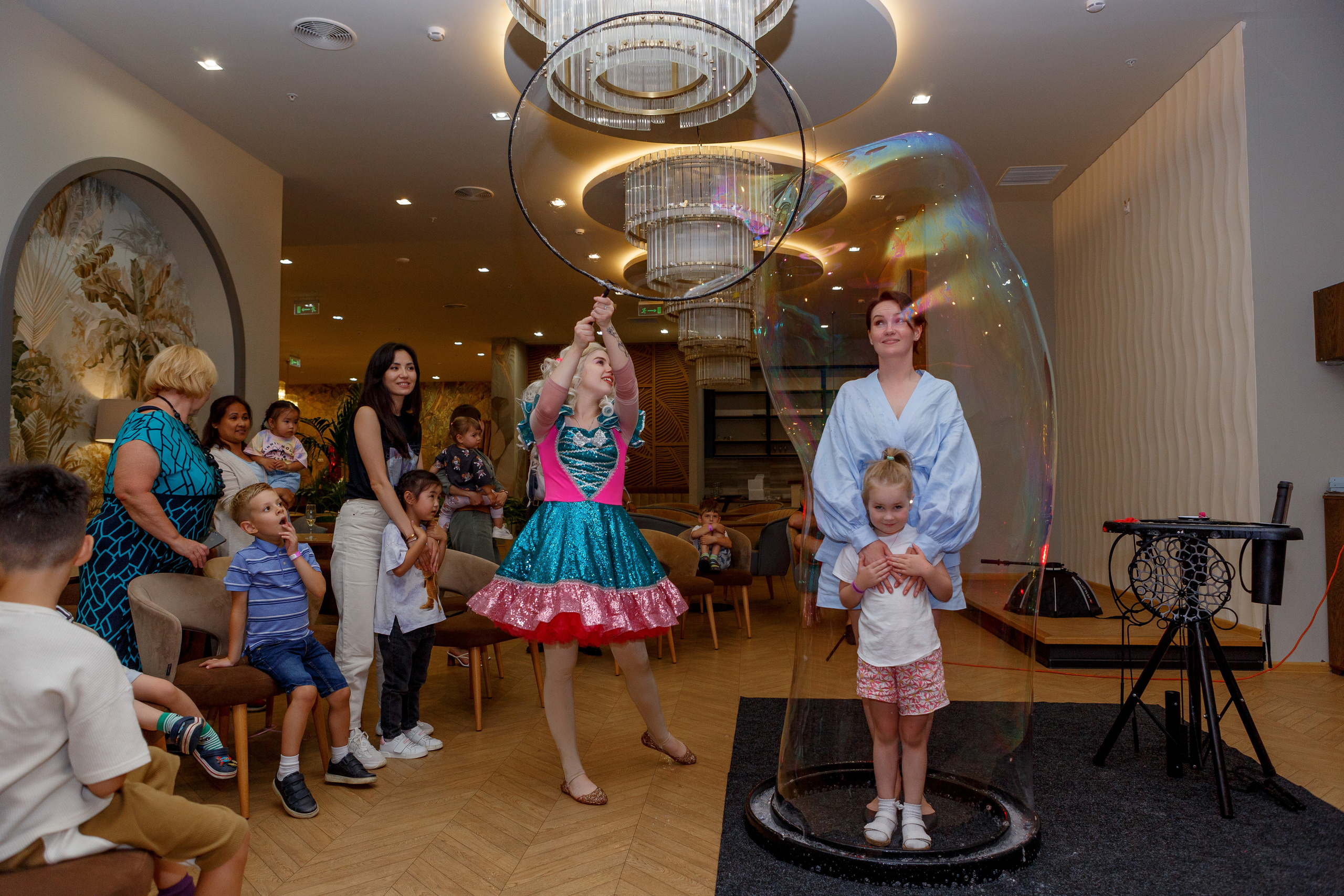 Фотограф на детский день рождения в Москве в детском центре. Репортажный фотограф Москва Сергей Дружинин
