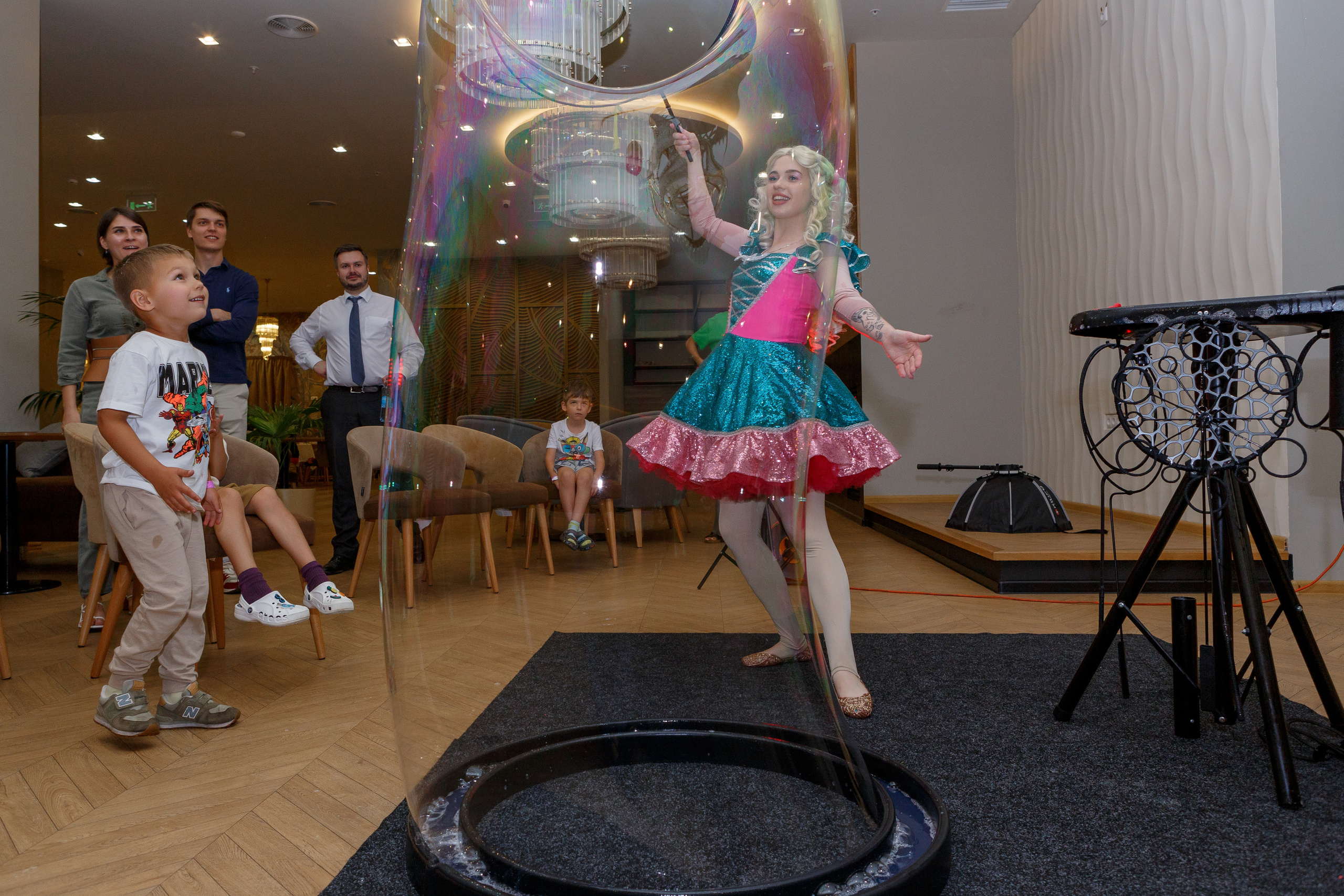 Фотограф на детский день рождения в Москве в детском центре. Репортажный фотограф Москва Сергей Дружинин