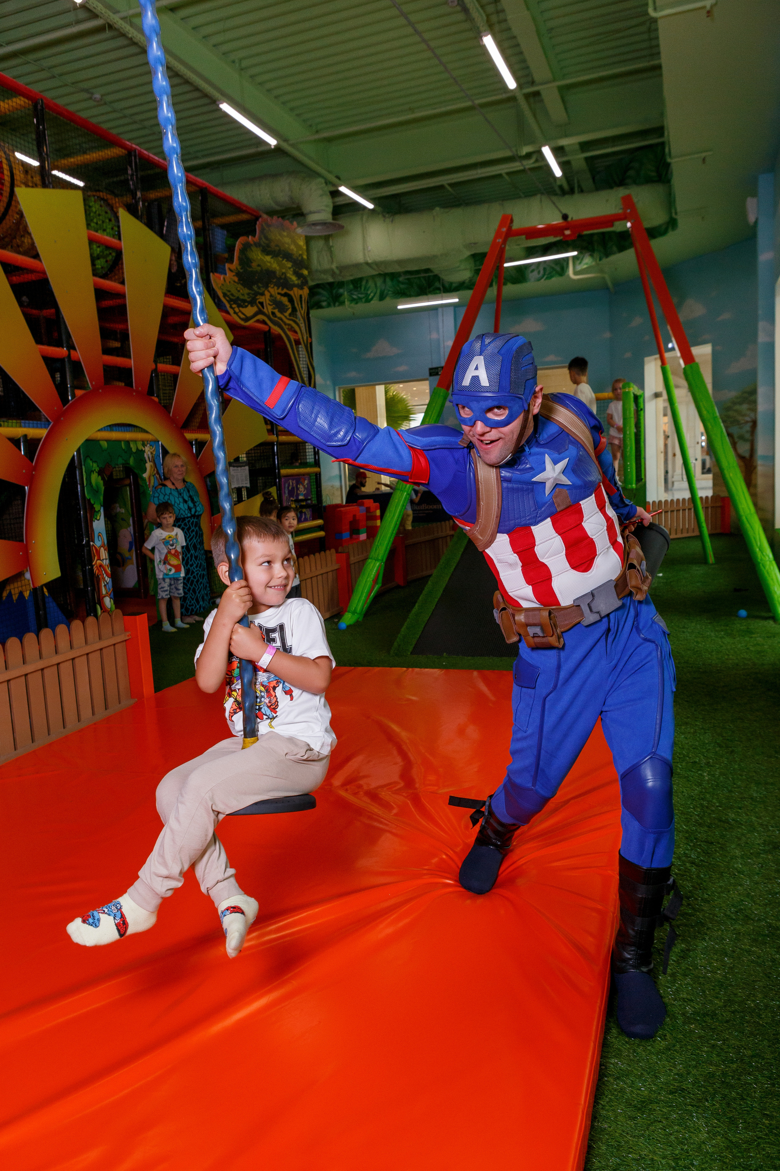 Фотограф на детский день рождения в Москве в детском центре. Репортажный фотограф Москва Сергей Дружинин