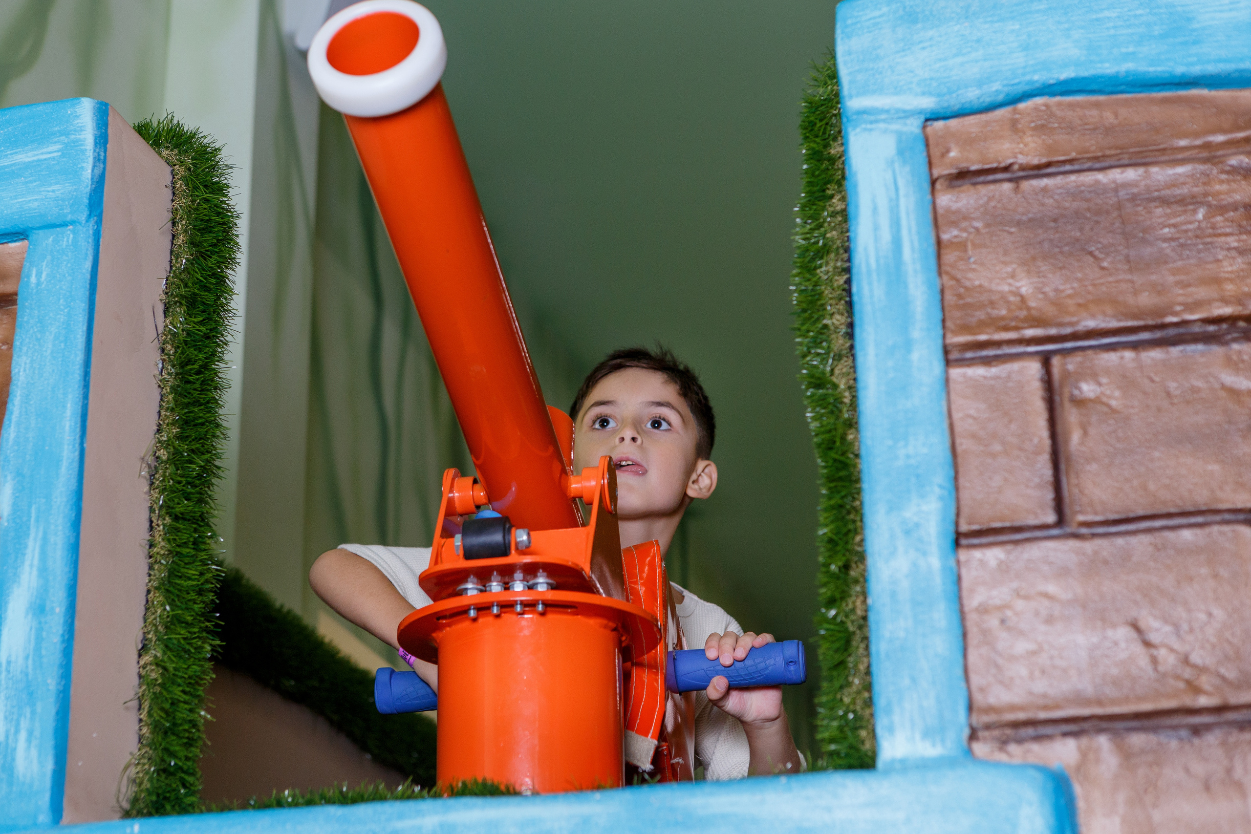 Фотограф на детский день рождения в Москве в детском центре. Репортажный фотограф Москва Сергей Дружинин