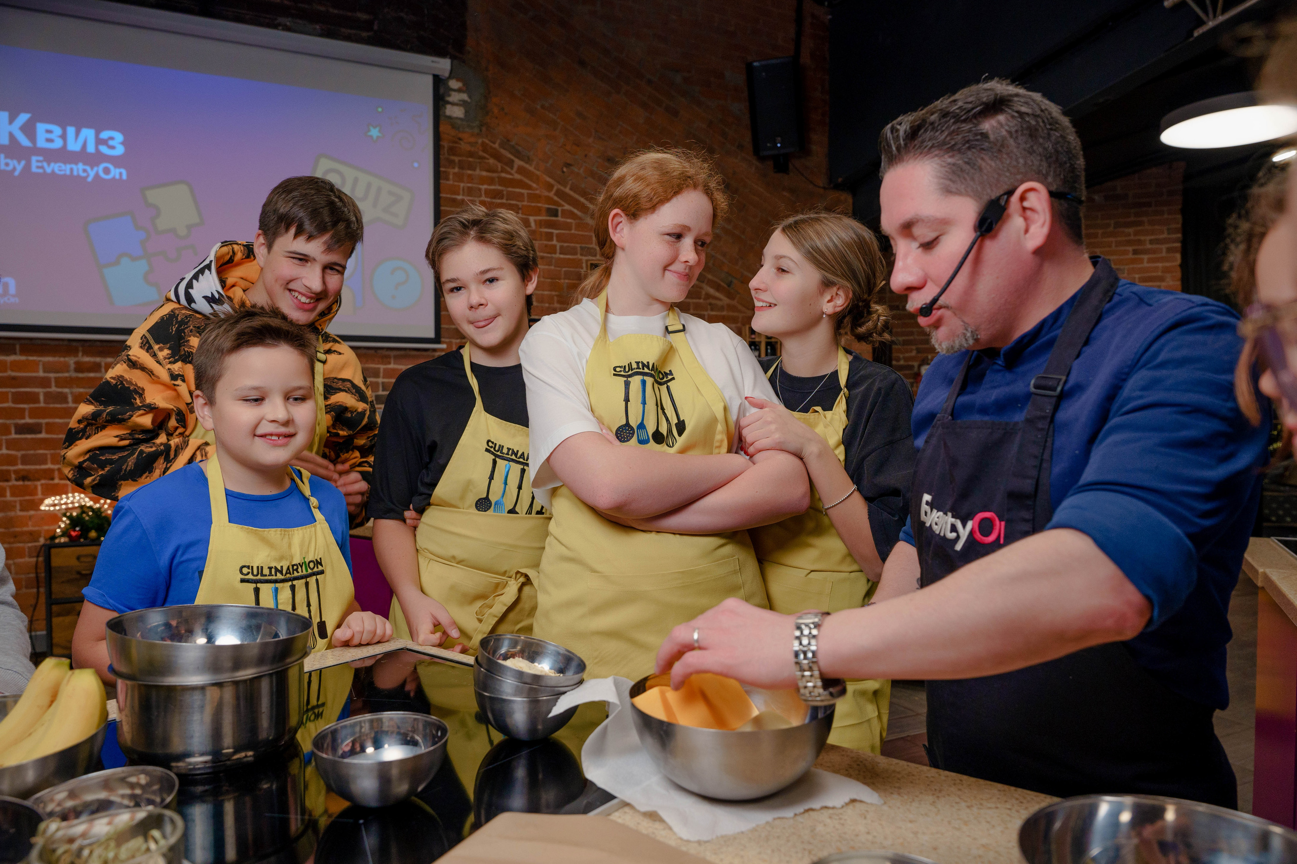 Фотограф на день рождения в кулинарной студии. Репортажный фотограф Москва Сергей Дружинин