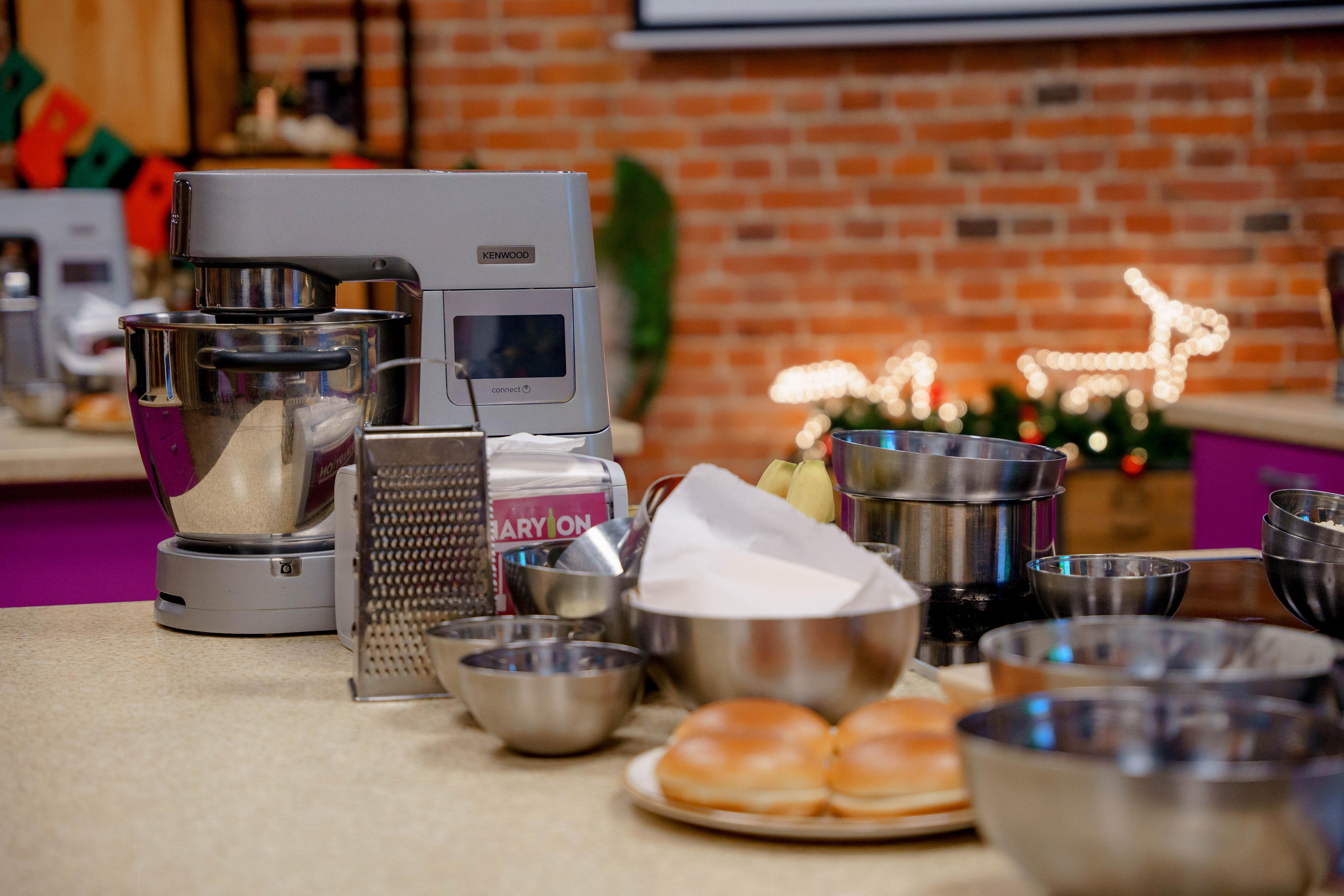 Фотограф на день рождения в кулинарной студии. Репортажный фотограф Москва Сергей Дружинин