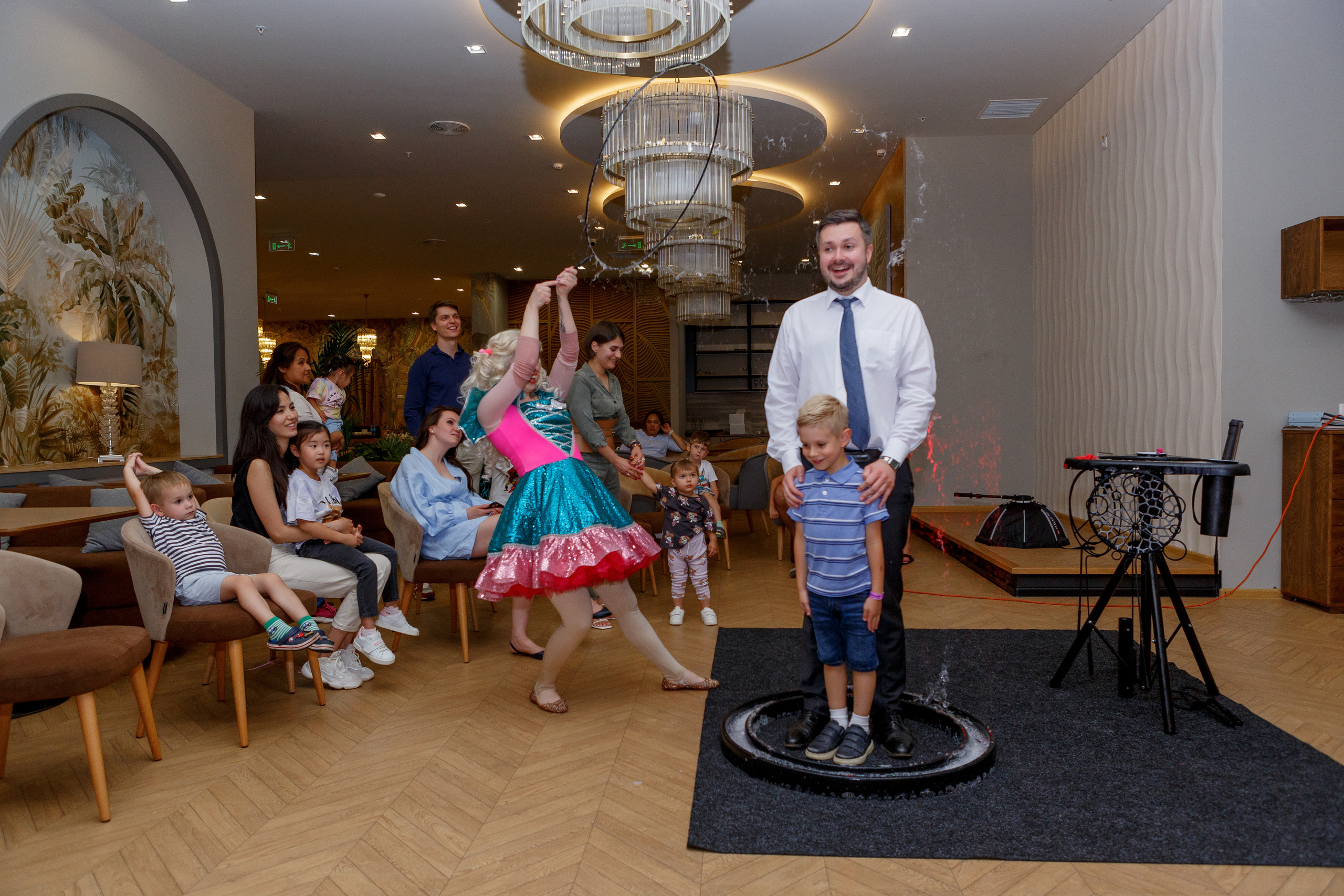 Фотограф на детский день рождения в Москве в детском центре. Репортажный фотограф Москва Сергей Дружинин