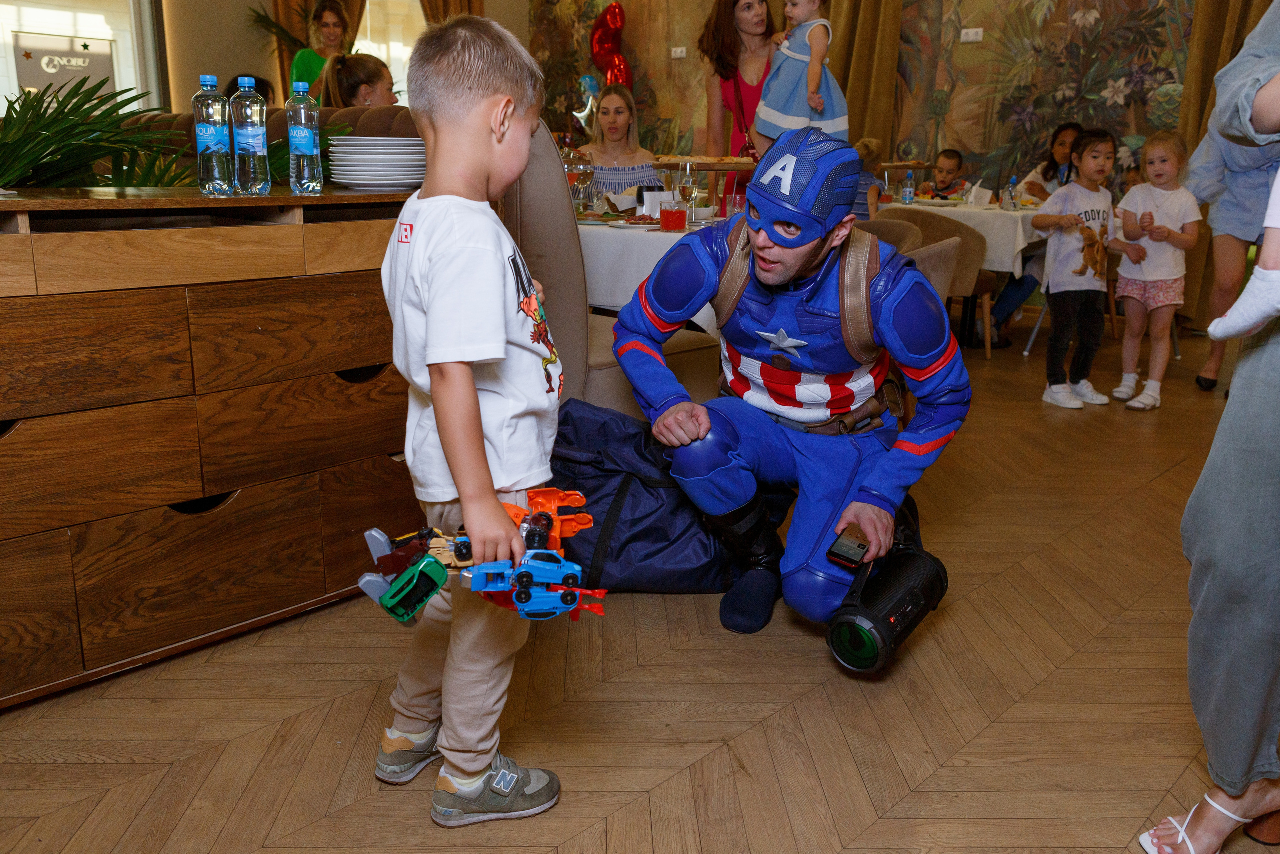 Фотограф на детский день рождения в Москве в детском центре. Репортажный фотограф Москва Сергей Дружинин