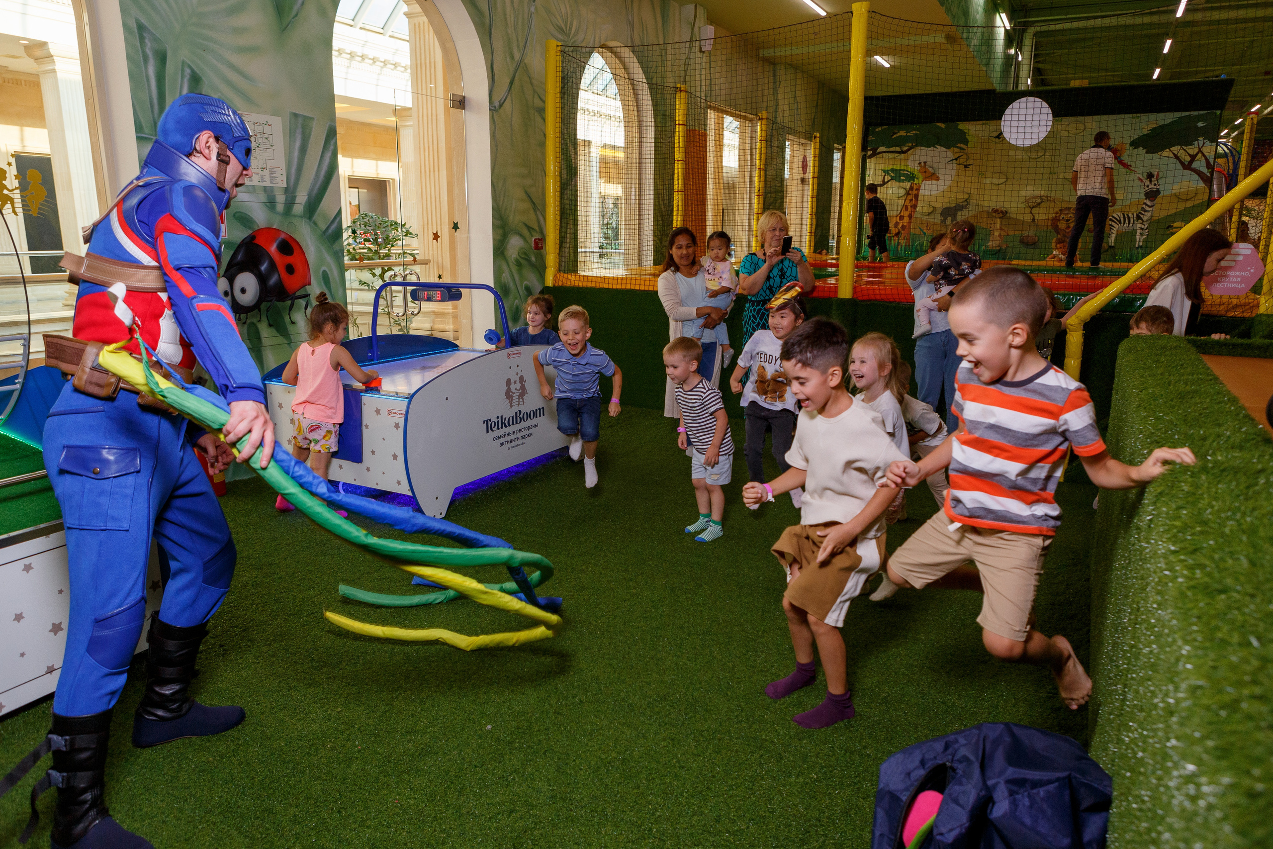 Фотограф на детский день рождения в Москве в детском центре. Репортажный фотограф Москва Сергей Дружинин